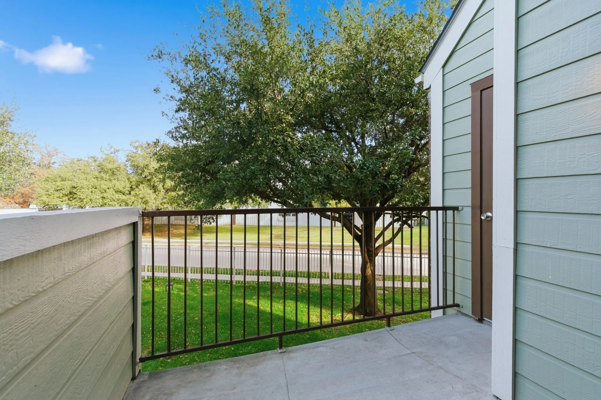 Condominium For Rent in Tarrant County , 3101 Sondra Drive 201, Fort Worth, Texas 76107, 1 Bedroom, 1 Bathroom, Garage spaces, 805 Sqft, built in 1981, Preowned, mls#21198836, Real Estate Agent in Fort Worth, Homes For Rent in Tarrant county, Homes For Rent in Fort Worth, Realtor in Fort Worth Texas, Real Estate Brokerage Independent Realty Texas, Luminita Cordes Realtor