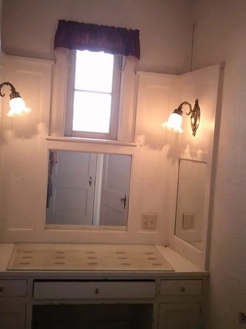 Single Family Residence For Sale in Navarro County , 502 Mills Place, Corsicana, Texas 75110, 3 Bedrooms, 3 Bathrooms, 2 Garage spaces, 3,604 Sqft, built in 1929, Price $498,900, mls#21198840, Real Estate Agent in Corsicana, Homes For Sale in Navarro county, Homes For Sale in Corsicana, Realtor in Corsicana Texas, Real Estate Brokerage Independent Realty Texas, Luminita Cordes Realtor