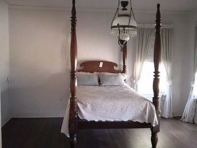 Single Family Residence For Sale in Navarro County , 502 Mills Place, Corsicana, Texas 75110, 3 Bedrooms, 3 Bathrooms, 2 Garage spaces, 3,604 Sqft, built in 1929, Price $498,900, mls#21198840, Real Estate Agent in Corsicana, Homes For Sale in Navarro county, Homes For Sale in Corsicana, Realtor in Corsicana Texas, Real Estate Brokerage Independent Realty Texas, Luminita Cordes Realtor