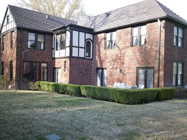 Single Family Residence For Sale in Navarro County , 502 Mills Place, Corsicana, Texas 75110, 3 Bedrooms, 3 Bathrooms, 2 Garage spaces, 3,604 Sqft, built in 1929, Price $498,900, mls#21198840, Real Estate Agent in Corsicana, Homes For Sale in Navarro county, Homes For Sale in Corsicana, Realtor in Corsicana Texas, Real Estate Brokerage Independent Realty Texas, Luminita Cordes Realtor