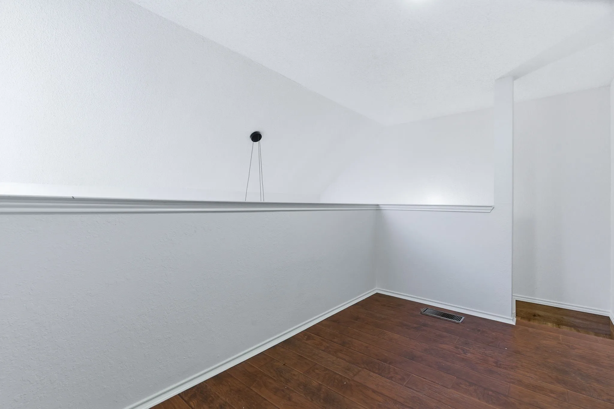 Condominium For Rent in Tarrant County , 3101 Sondra Drive 201 (Short Term), Fort Worth, Texas 76107, 1 Bedroom, 1 Bathroom, Garage spaces, 805 Sqft, built in 1981, Preowned, mls#21200200, Real Estate Agent in Fort Worth, Homes For Rent in Tarrant county, Homes For Rent in Fort Worth, Realtor in Fort Worth Texas, Real Estate Brokerage Independent Realty Texas, Luminita Cordes Realtor