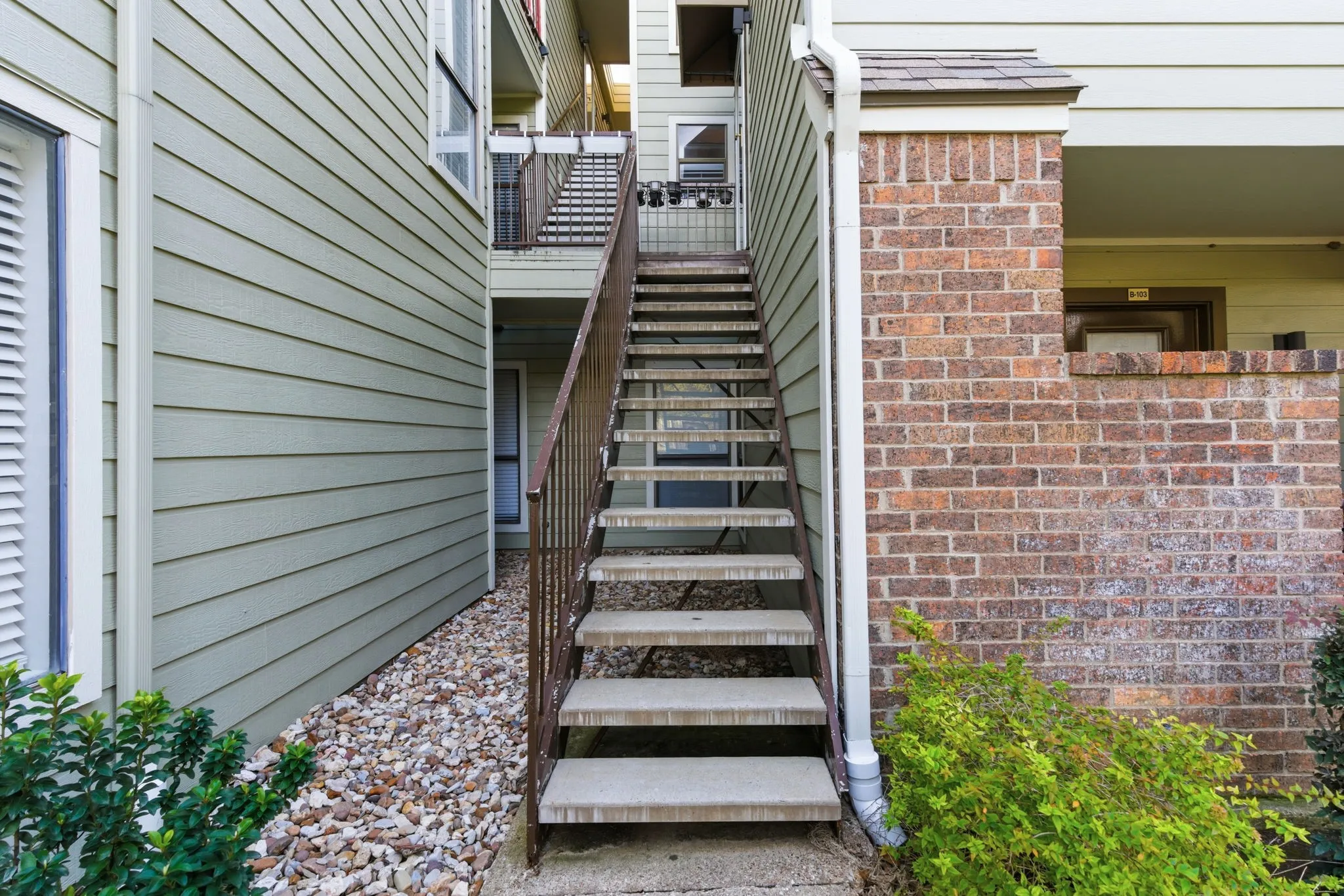 Condominium For Rent in Tarrant County , 3101 Sondra Drive 201 (Short Term), Fort Worth, Texas 76107, 1 Bedroom, 1 Bathroom, Garage spaces, 805 Sqft, built in 1981, Preowned, mls#21200200, Real Estate Agent in Fort Worth, Homes For Rent in Tarrant county, Homes For Rent in Fort Worth, Realtor in Fort Worth Texas, Real Estate Brokerage Independent Realty Texas, Luminita Cordes Realtor