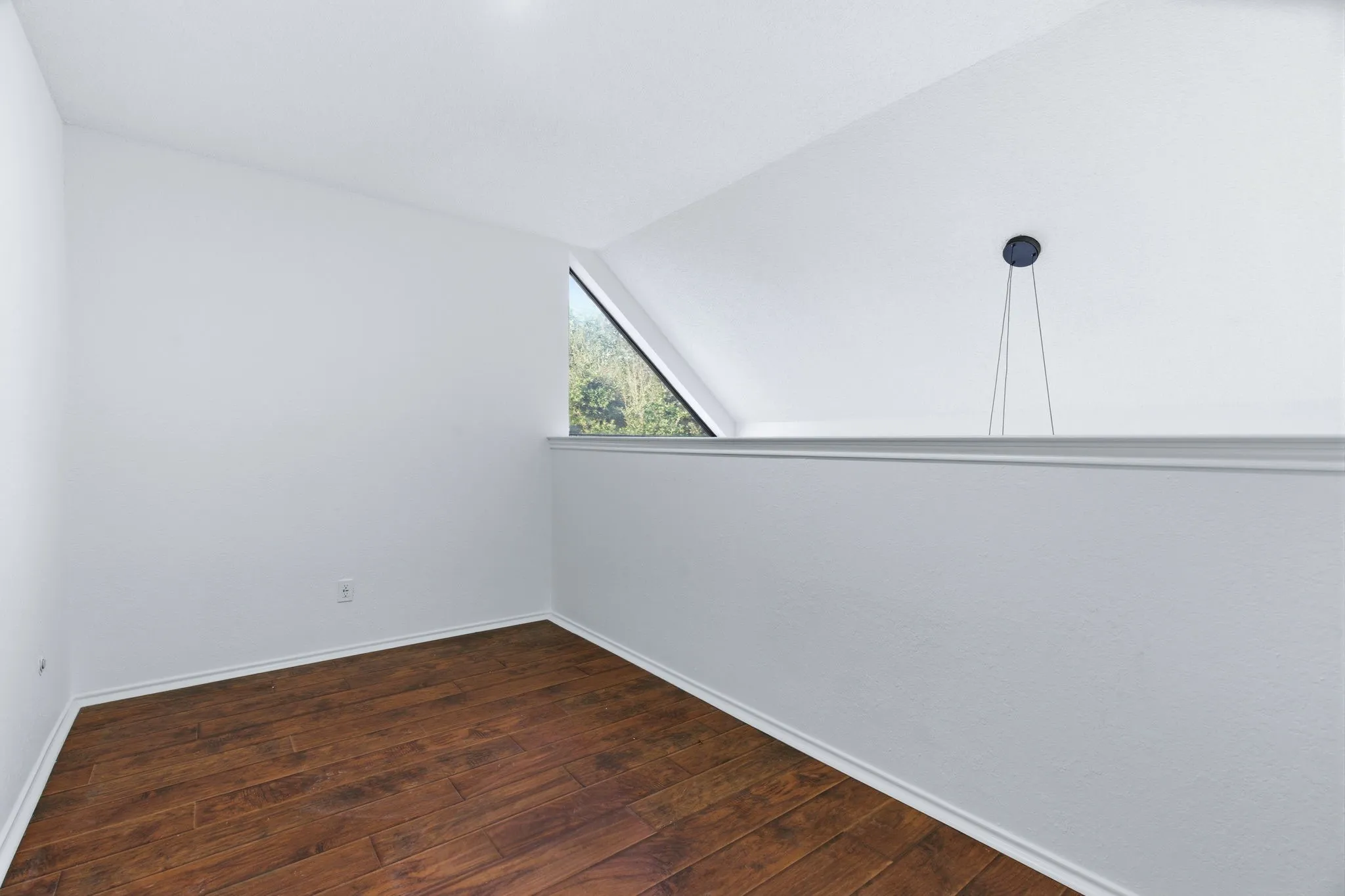 Condominium For Rent in Tarrant County , 3101 Sondra Drive 201 (Short Term), Fort Worth, Texas 76107, 1 Bedroom, 1 Bathroom, Garage spaces, 805 Sqft, built in 1981, Preowned, mls#21200200, Real Estate Agent in Fort Worth, Homes For Rent in Tarrant county, Homes For Rent in Fort Worth, Realtor in Fort Worth Texas, Real Estate Brokerage Independent Realty Texas, Luminita Cordes Realtor