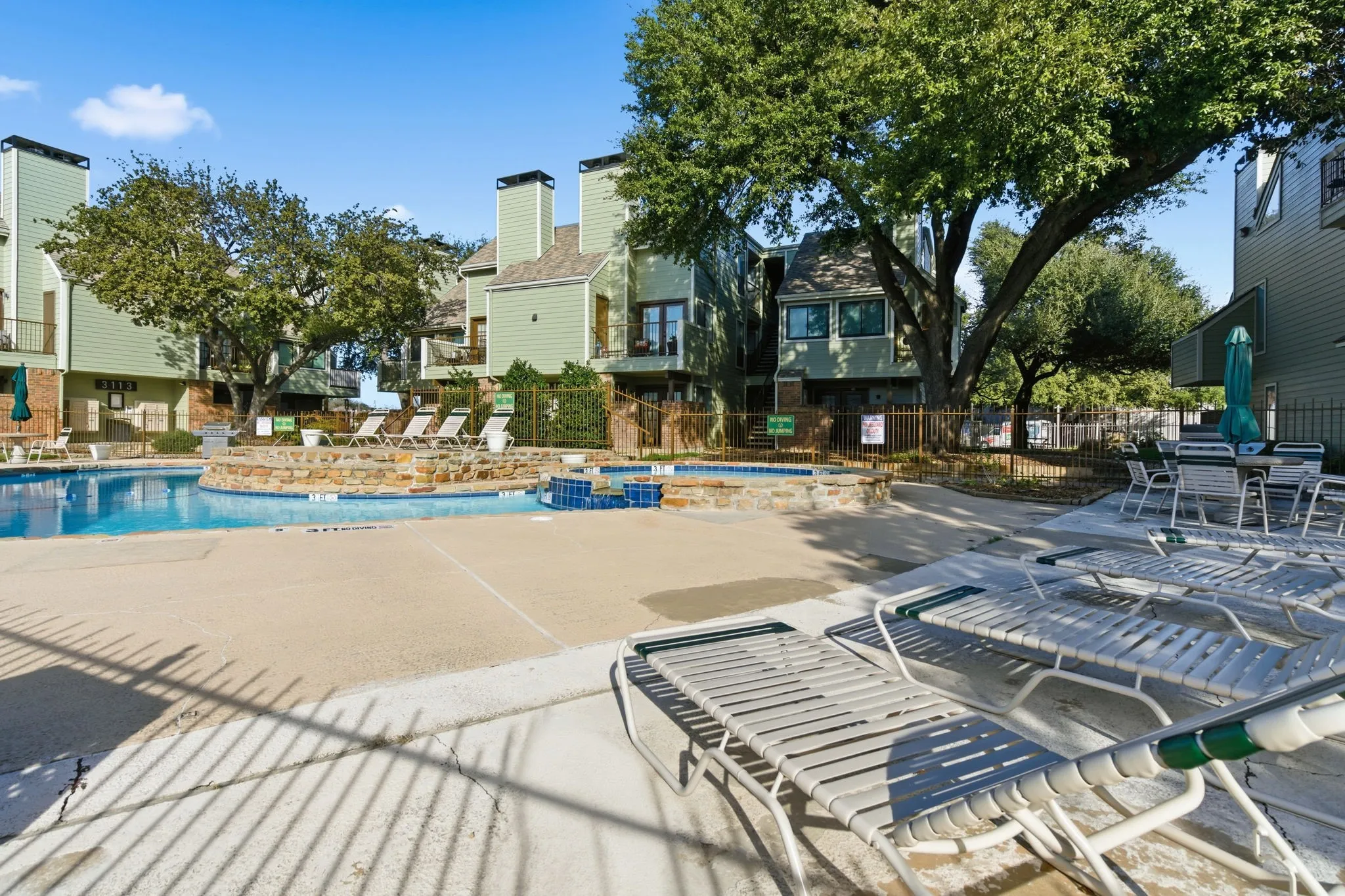 Condominium For Rent in Tarrant County , 3101 Sondra Drive 201 (Short Term), Fort Worth, Texas 76107, 1 Bedroom, 1 Bathroom, Garage spaces, 805 Sqft, built in 1981, Preowned, mls#21200200, Real Estate Agent in Fort Worth, Homes For Rent in Tarrant county, Homes For Rent in Fort Worth, Realtor in Fort Worth Texas, Real Estate Brokerage Independent Realty Texas, Luminita Cordes Realtor