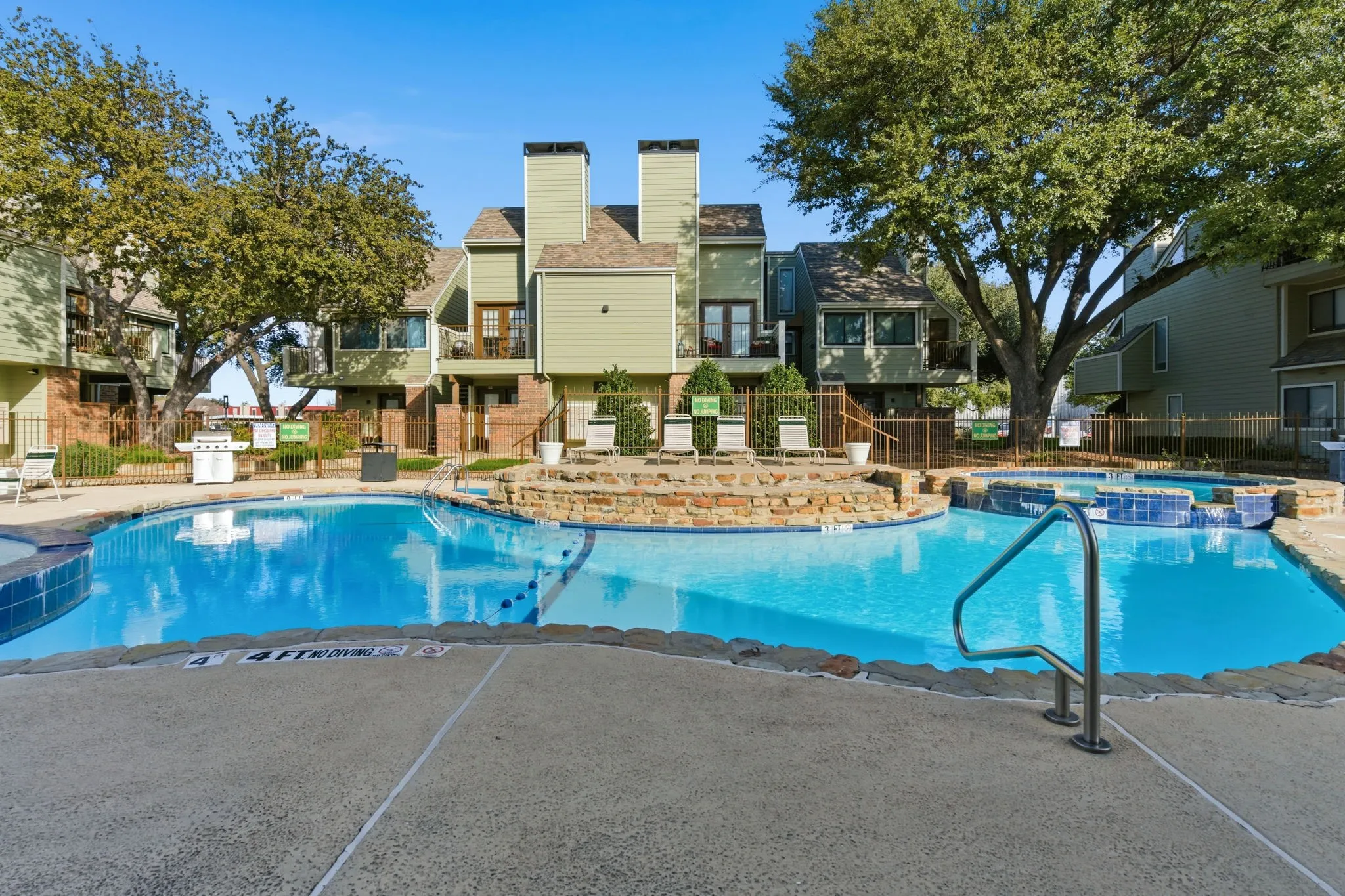 Condominium For Rent in Tarrant County , 3101 Sondra Drive 201 (Short Term), Fort Worth, Texas 76107, 1 Bedroom, 1 Bathroom, Garage spaces, 805 Sqft, built in 1981, Preowned, mls#21200200, Real Estate Agent in Fort Worth, Homes For Rent in Tarrant county, Homes For Rent in Fort Worth, Realtor in Fort Worth Texas, Real Estate Brokerage Independent Realty Texas, Luminita Cordes Realtor