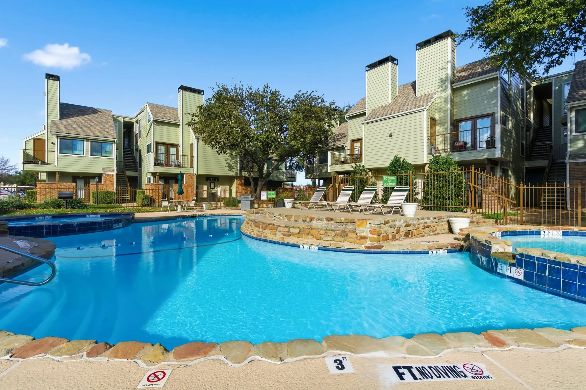 Condominium For Rent in Tarrant County , 3101 Sondra Drive 201 (Short Term), Fort Worth, Texas 76107, 1 Bedroom, 1 Bathroom, Garage spaces, 805 Sqft, built in 1981, Preowned, mls#21200200, Real Estate Agent in Fort Worth, Homes For Rent in Tarrant county, Homes For Rent in Fort Worth, Realtor in Fort Worth Texas, Real Estate Brokerage Independent Realty Texas, Luminita Cordes Realtor