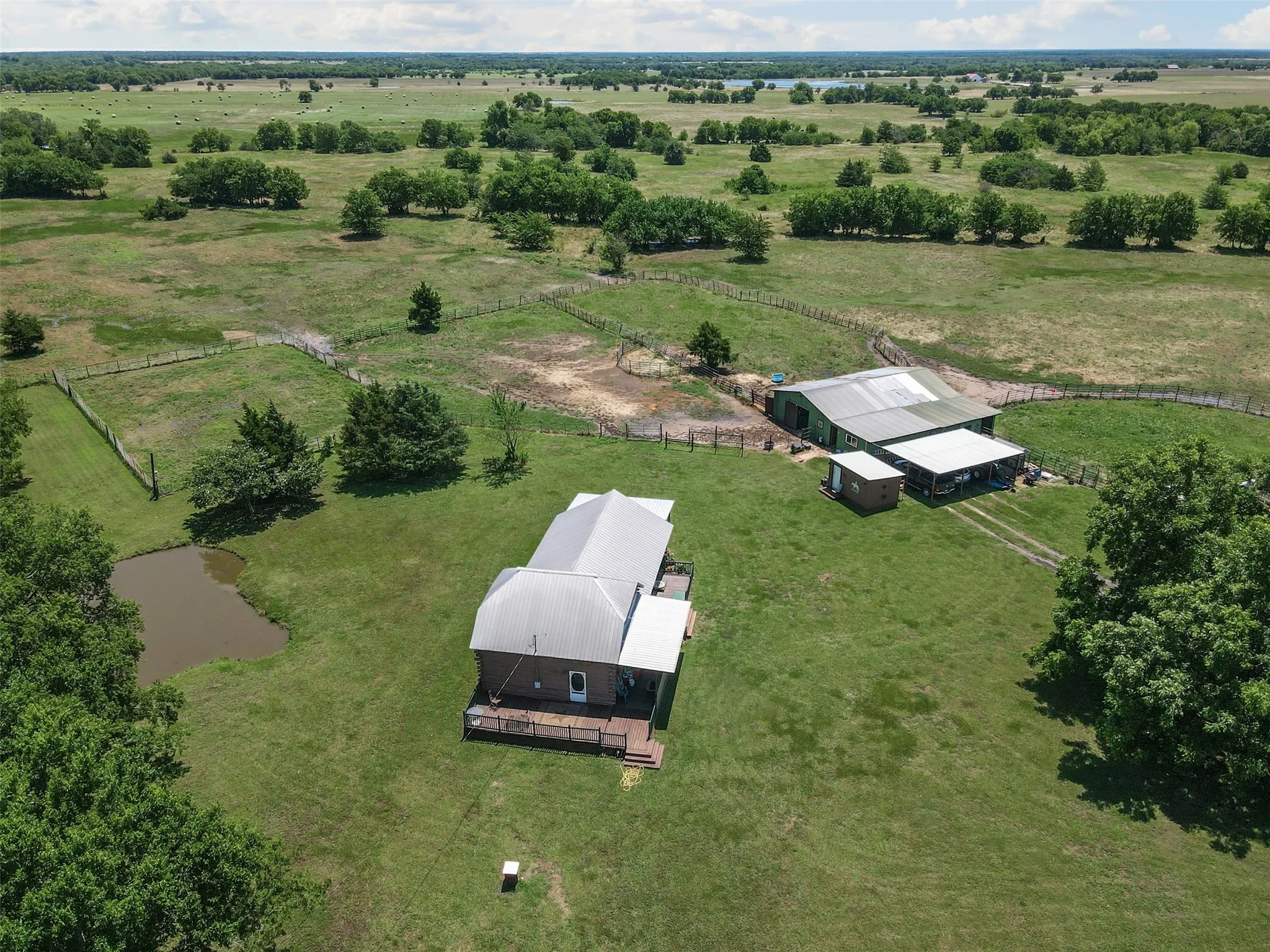 Farm For Sale in Fannin County , 901 County Road 3925, Wolfe City, Texas 75496, 3 Bedroom, 3 Bathroom, Garage spaces, 2,184 Sqft, built in 2007, Preowned, mls#21200209, Real Estate Agent in Wolfe City, Homes For Sale in Fannin county, Homes For Sale in Wolfe City, Realtor in Wolfe City Texas, Real Estate Brokerage Independent Realty Texas, Luminita Cordes Realtor