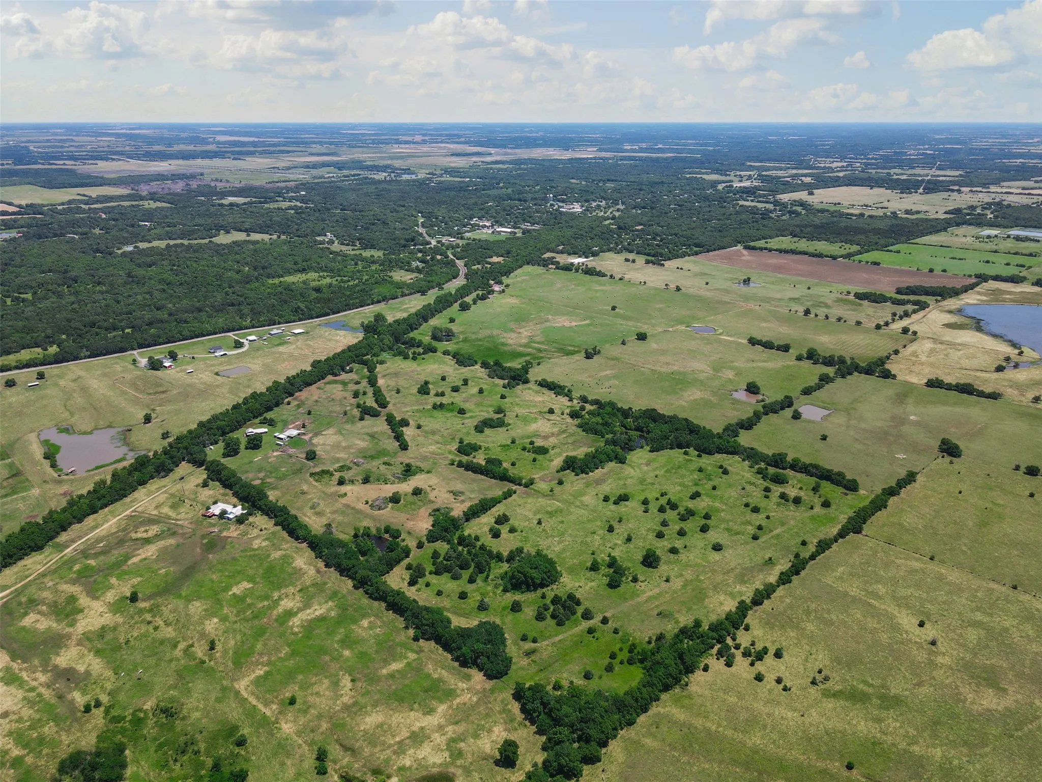 Farm For Sale in Fannin County , 901 County Road 3925, Wolfe City, Texas 75496, 3 Bedroom, 3 Bathroom, Garage spaces, 2,184 Sqft, built in 2007, Preowned, mls#21200209, Real Estate Agent in Wolfe City, Homes For Sale in Fannin county, Homes For Sale in Wolfe City, Realtor in Wolfe City Texas, Real Estate Brokerage Independent Realty Texas, Luminita Cordes Realtor