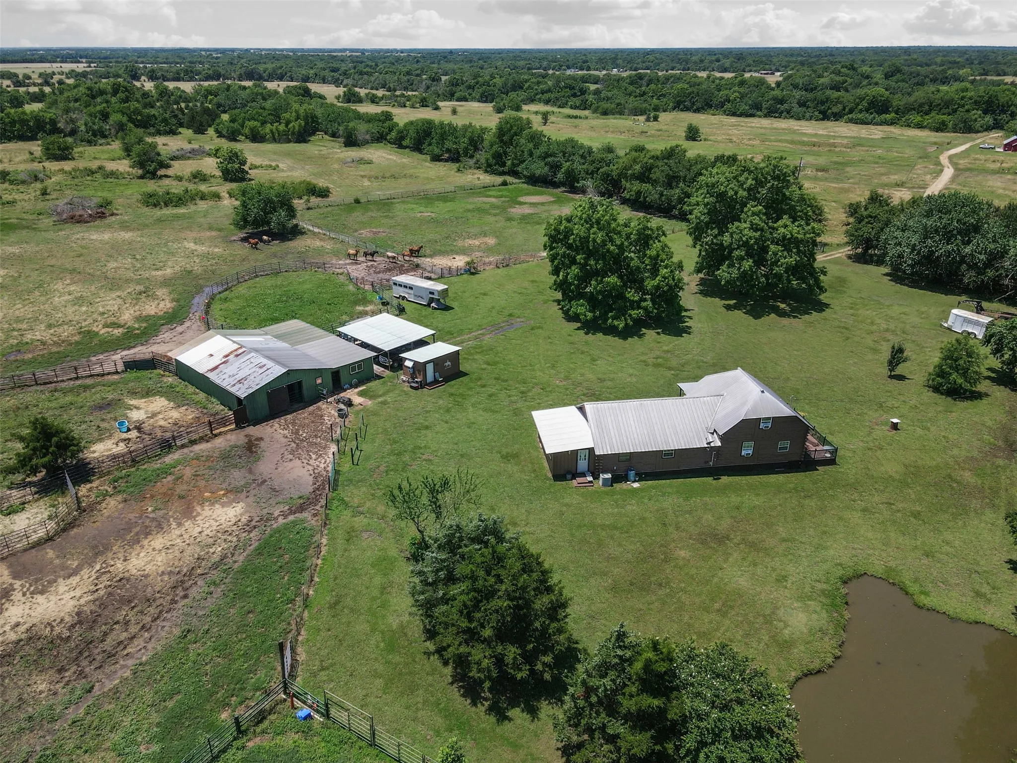 Farm For Sale in Fannin County , 901 County Road 3925, Wolfe City, Texas 75496, 3 Bedroom, 3 Bathroom, Garage spaces, 2,184 Sqft, built in 2007, Preowned, mls#21200209, Real Estate Agent in Wolfe City, Homes For Sale in Fannin county, Homes For Sale in Wolfe City, Realtor in Wolfe City Texas, Real Estate Brokerage Independent Realty Texas, Luminita Cordes Realtor