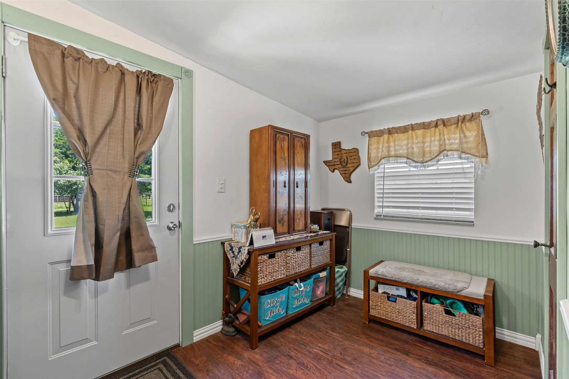 Farm For Sale in Fannin County , 901 County Road 3925, Wolfe City, Texas 75496, 3 Bedroom, 3 Bathroom, Garage spaces, 2,184 Sqft, built in 2007, Preowned, mls#21200209, Real Estate Agent in Wolfe City, Homes For Sale in Fannin county, Homes For Sale in Wolfe City, Realtor in Wolfe City Texas, Real Estate Brokerage Independent Realty Texas, Luminita Cordes Realtor