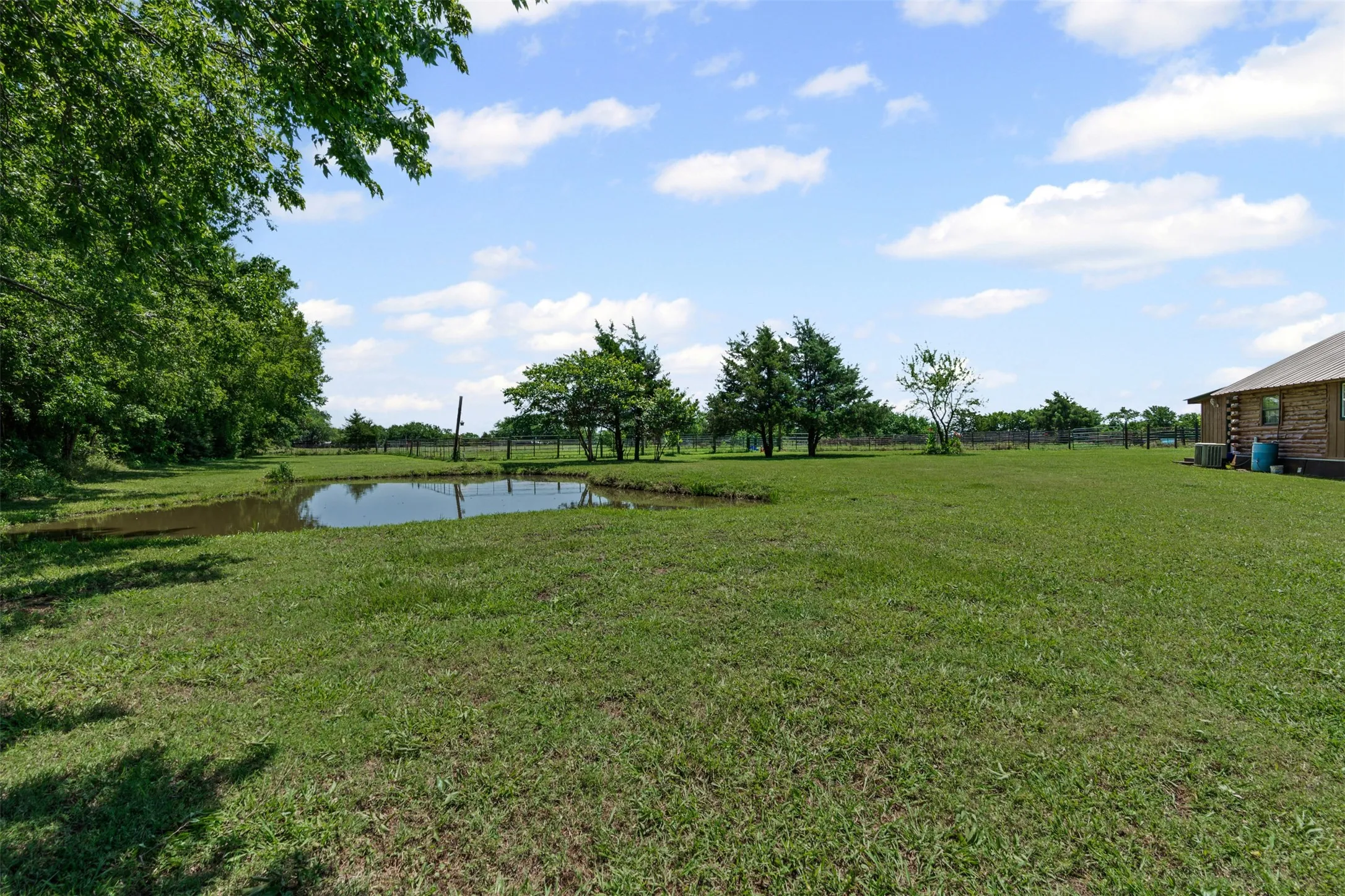 Farm For Sale in Fannin County , 901 County Road 3925, Wolfe City, Texas 75496, 3 Bedroom, 3 Bathroom, Garage spaces, 2,184 Sqft, built in 2007, Preowned, mls#21200209, Real Estate Agent in Wolfe City, Homes For Sale in Fannin county, Homes For Sale in Wolfe City, Realtor in Wolfe City Texas, Real Estate Brokerage Independent Realty Texas, Luminita Cordes Realtor