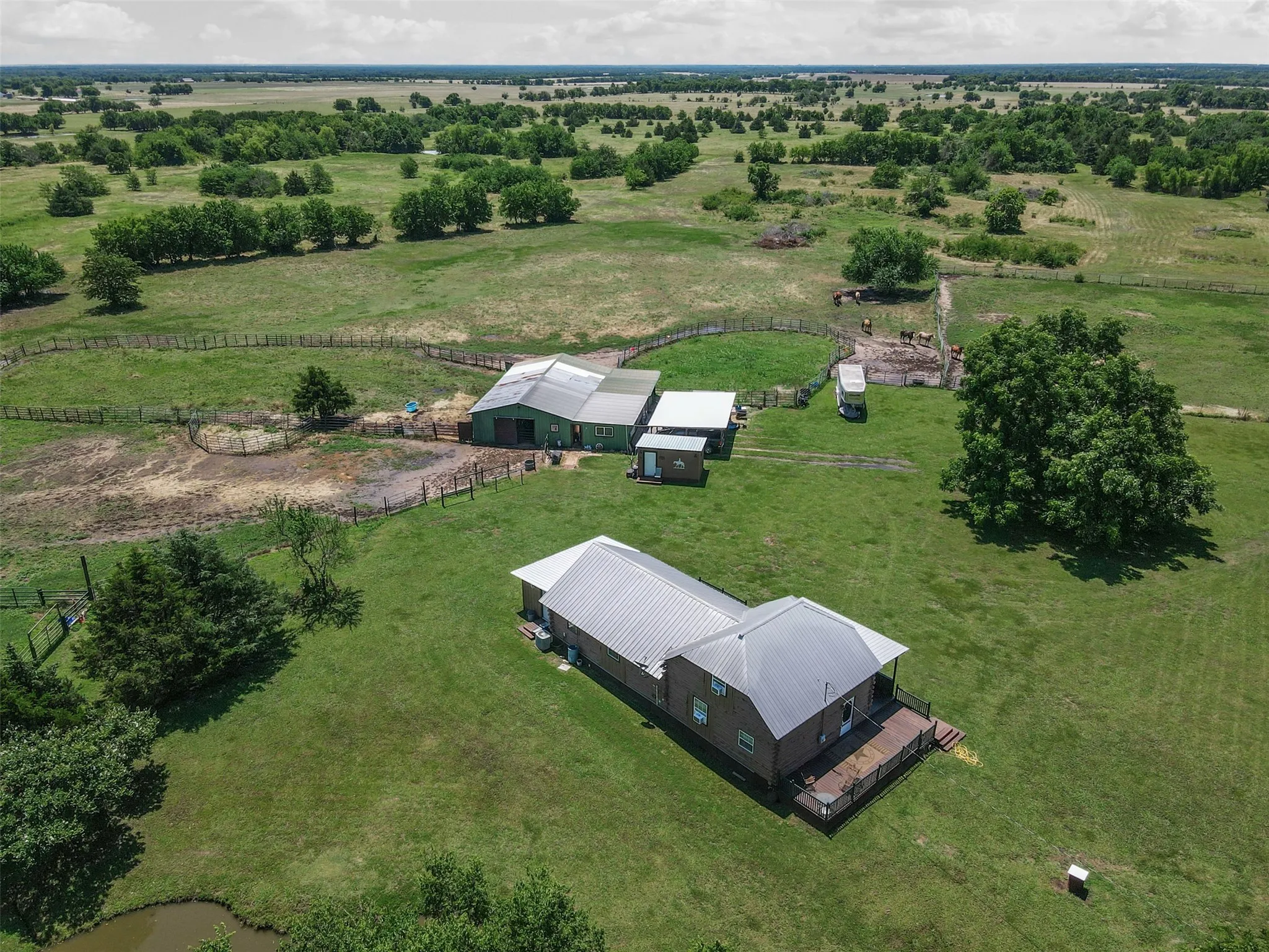 Farm For Sale in Fannin County , 901 County Road 3925, Wolfe City, Texas 75496, 3 Bedroom, 3 Bathroom, Garage spaces, 2,184 Sqft, built in 2007, Preowned, mls#21200209, Real Estate Agent in Wolfe City, Homes For Sale in Fannin county, Homes For Sale in Wolfe City, Realtor in Wolfe City Texas, Real Estate Brokerage Independent Realty Texas, Luminita Cordes Realtor