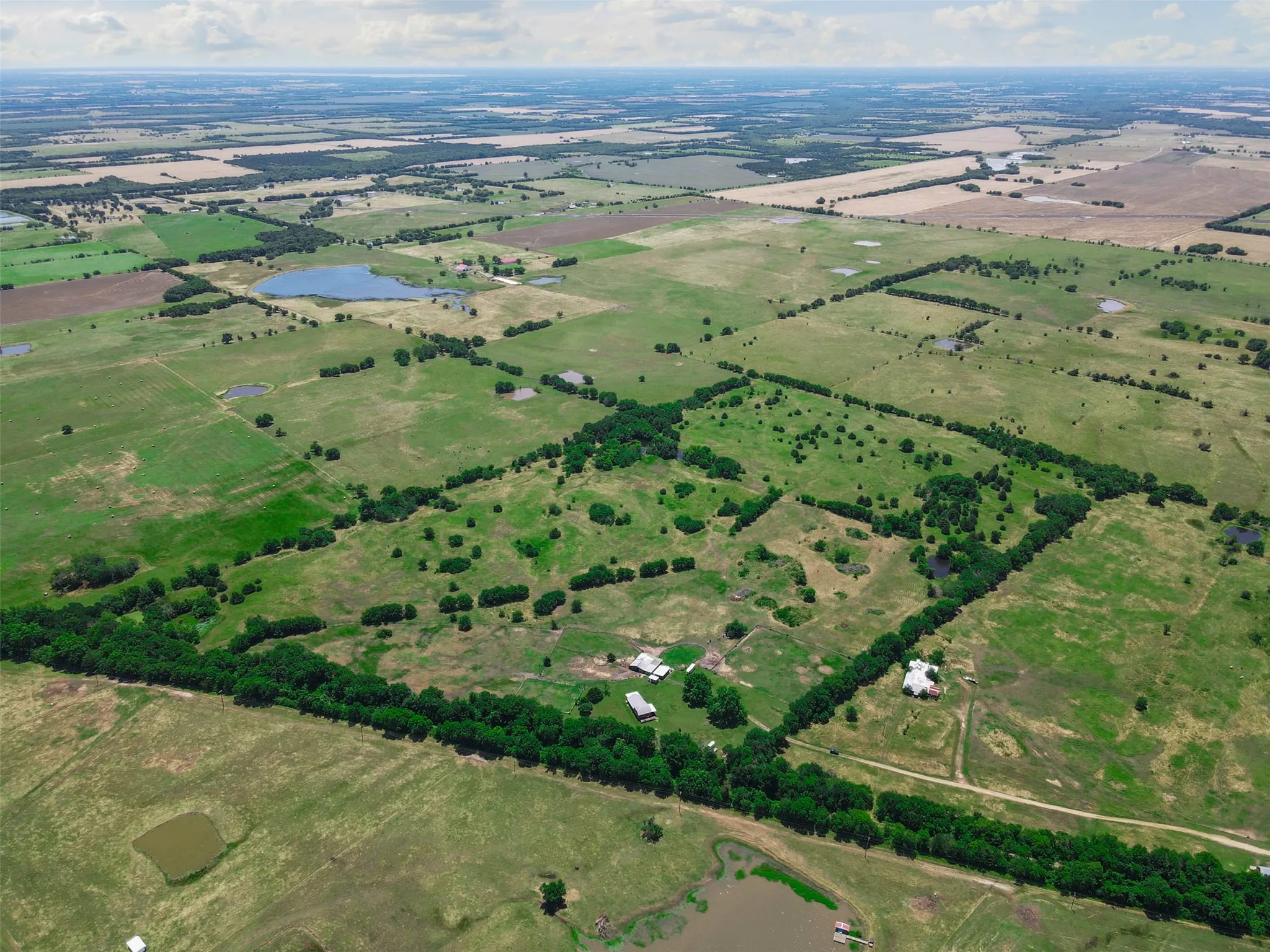 Farm For Sale in Fannin County , 901 County Road 3925, Wolfe City, Texas 75496, 3 Bedroom, 3 Bathroom, Garage spaces, 2,184 Sqft, built in 2007, Preowned, mls#21200209, Real Estate Agent in Wolfe City, Homes For Sale in Fannin county, Homes For Sale in Wolfe City, Realtor in Wolfe City Texas, Real Estate Brokerage Independent Realty Texas, Luminita Cordes Realtor