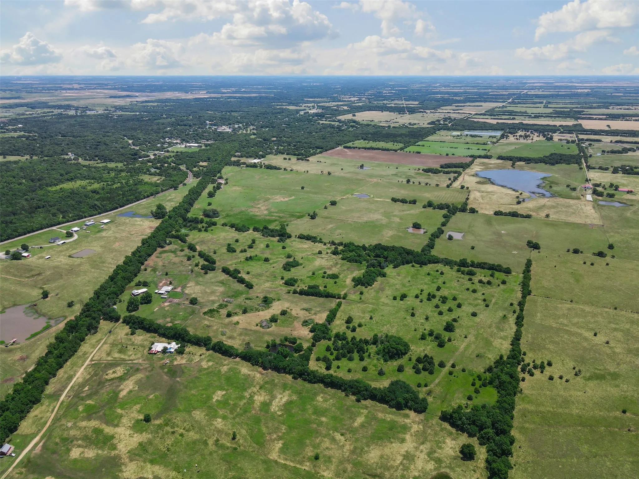 Farm For Sale in Fannin County , 901 County Road 3925, Wolfe City, Texas 75496, 3 Bedroom, 3 Bathroom, Garage spaces, 2,184 Sqft, built in 2007, Preowned, mls#21200209, Real Estate Agent in Wolfe City, Homes For Sale in Fannin county, Homes For Sale in Wolfe City, Realtor in Wolfe City Texas, Real Estate Brokerage Independent Realty Texas, Luminita Cordes Realtor