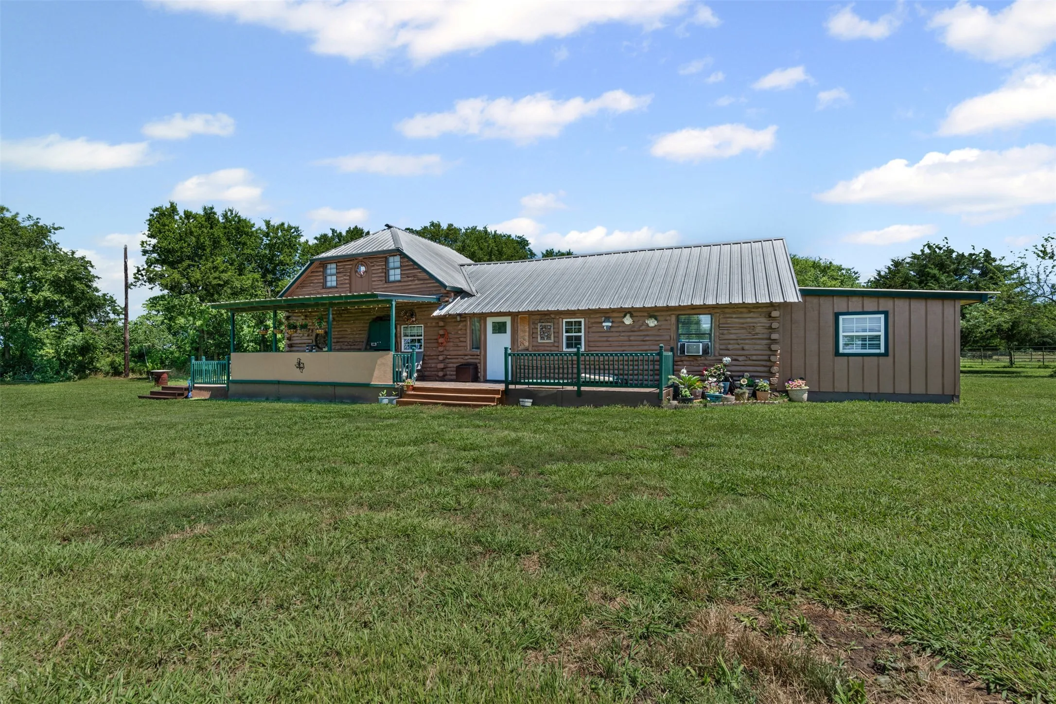 Farm For Sale in Fannin County , 901 County Road 3925, Wolfe City, Texas 75496, 3 Bedroom, 3 Bathroom, Garage spaces, 2,184 Sqft, built in 2007, Preowned, mls#21200209, Real Estate Agent in Wolfe City, Homes For Sale in Fannin county, Homes For Sale in Wolfe City, Realtor in Wolfe City Texas, Real Estate Brokerage Independent Realty Texas, Luminita Cordes Realtor