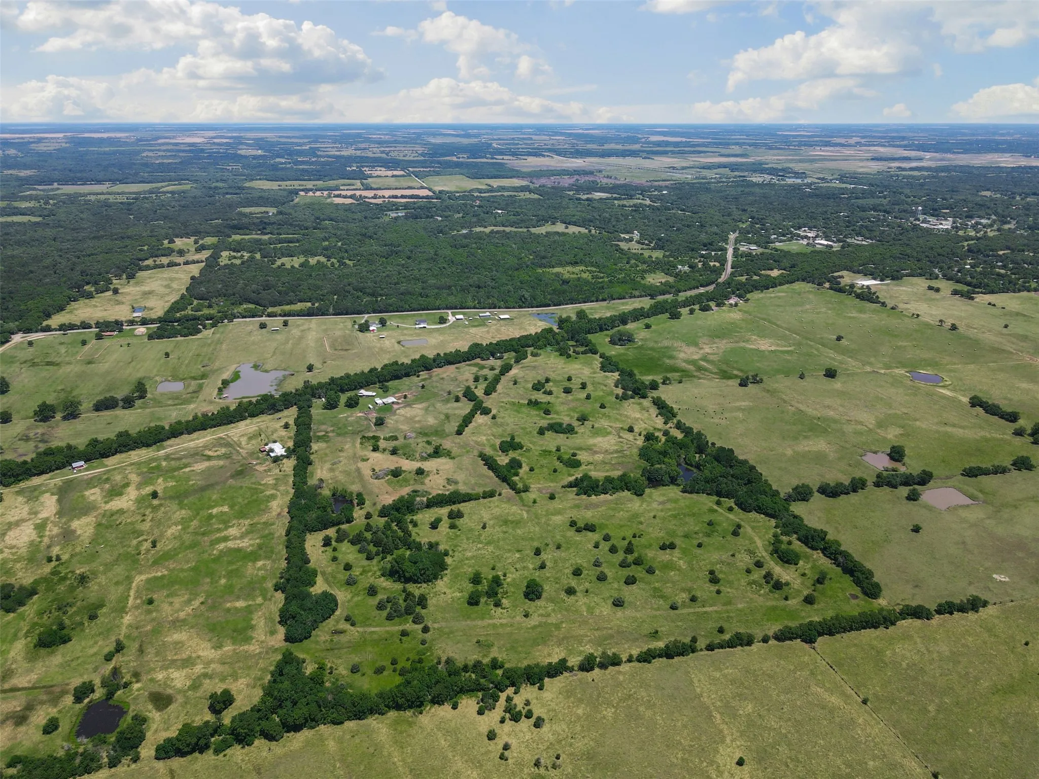 Farm For Sale in Fannin County , 901 County Road 3925, Wolfe City, Texas 75496, 3 Bedroom, 3 Bathroom, Garage spaces, 2,184 Sqft, built in 2007, Preowned, mls#21200209, Real Estate Agent in Wolfe City, Homes For Sale in Fannin county, Homes For Sale in Wolfe City, Realtor in Wolfe City Texas, Real Estate Brokerage Independent Realty Texas, Luminita Cordes Realtor