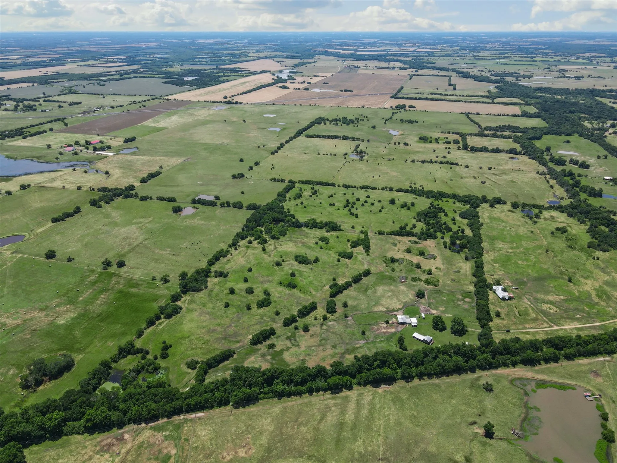 Farm For Sale in Fannin County , 901 County Road 3925, Wolfe City, Texas 75496, 3 Bedroom, 3 Bathroom, Garage spaces, 2,184 Sqft, built in 2007, Preowned, mls#21200209, Real Estate Agent in Wolfe City, Homes For Sale in Fannin county, Homes For Sale in Wolfe City, Realtor in Wolfe City Texas, Real Estate Brokerage Independent Realty Texas, Luminita Cordes Realtor