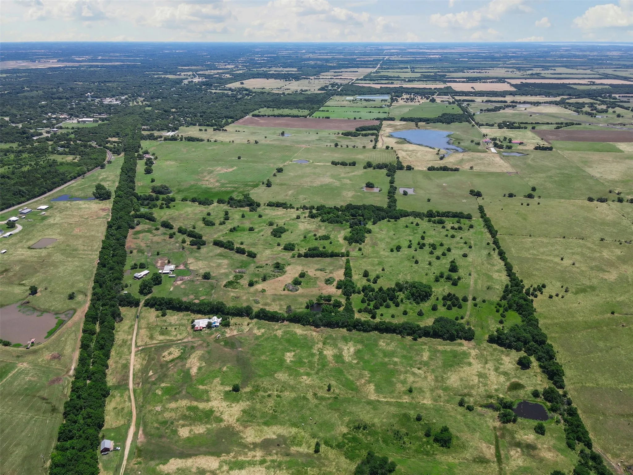 Farm For Sale in Fannin County , 901 County Road 3925, Wolfe City, Texas 75496, 3 Bedroom, 3 Bathroom, Garage spaces, 2,184 Sqft, built in 2007, Preowned, mls#21200209, Real Estate Agent in Wolfe City, Homes For Sale in Fannin county, Homes For Sale in Wolfe City, Realtor in Wolfe City Texas, Real Estate Brokerage Independent Realty Texas, Luminita Cordes Realtor