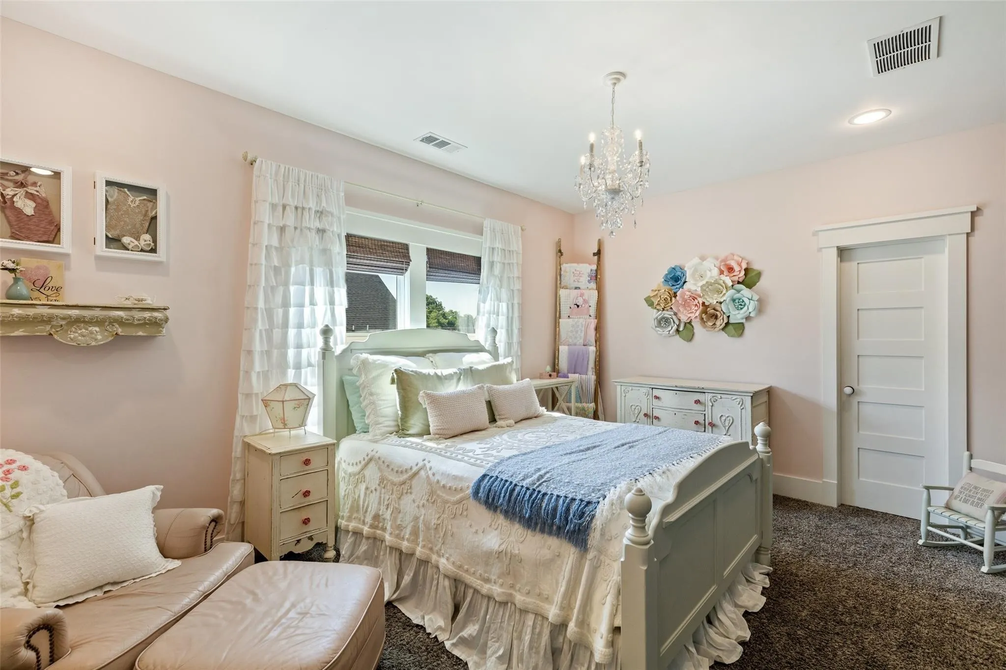 Single Family Residence For Sale in Dallas County , 1109 E Oakdale Road, Irving, Texas 75060, 4 Bedroom, 3 Bathroom, 2 Garage spaces, 3,396 Sqft, built in 2015, mls#21191236, Real Estate Agent in Irving, Homes For Sale in Dallas county, Homes For Sale in Irving, Realtor in Irving Texas, Real Estate Brokerage Independent Realty Texas, Luminita Cordes Realtor