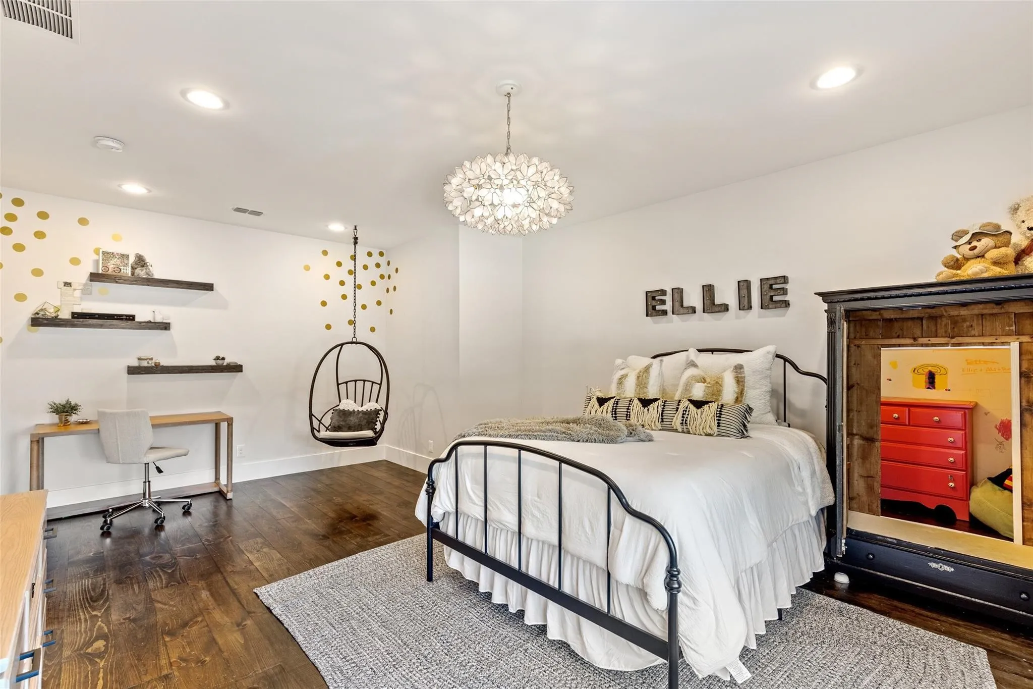 Upstairs bedroom