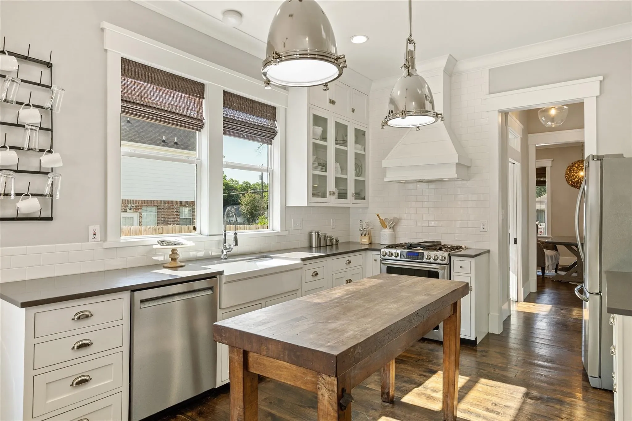 Single Family Residence For Sale in Dallas County , 1109 E Oakdale Road, Irving, Texas 75060, 4 Bedroom, 3 Bathroom, 2 Garage spaces, 3,396 Sqft, built in 2015, mls#21191236, Real Estate Agent in Irving, Homes For Sale in Dallas county, Homes For Sale in Irving, Realtor in Irving Texas, Real Estate Brokerage Independent Realty Texas, Luminita Cordes Realtor