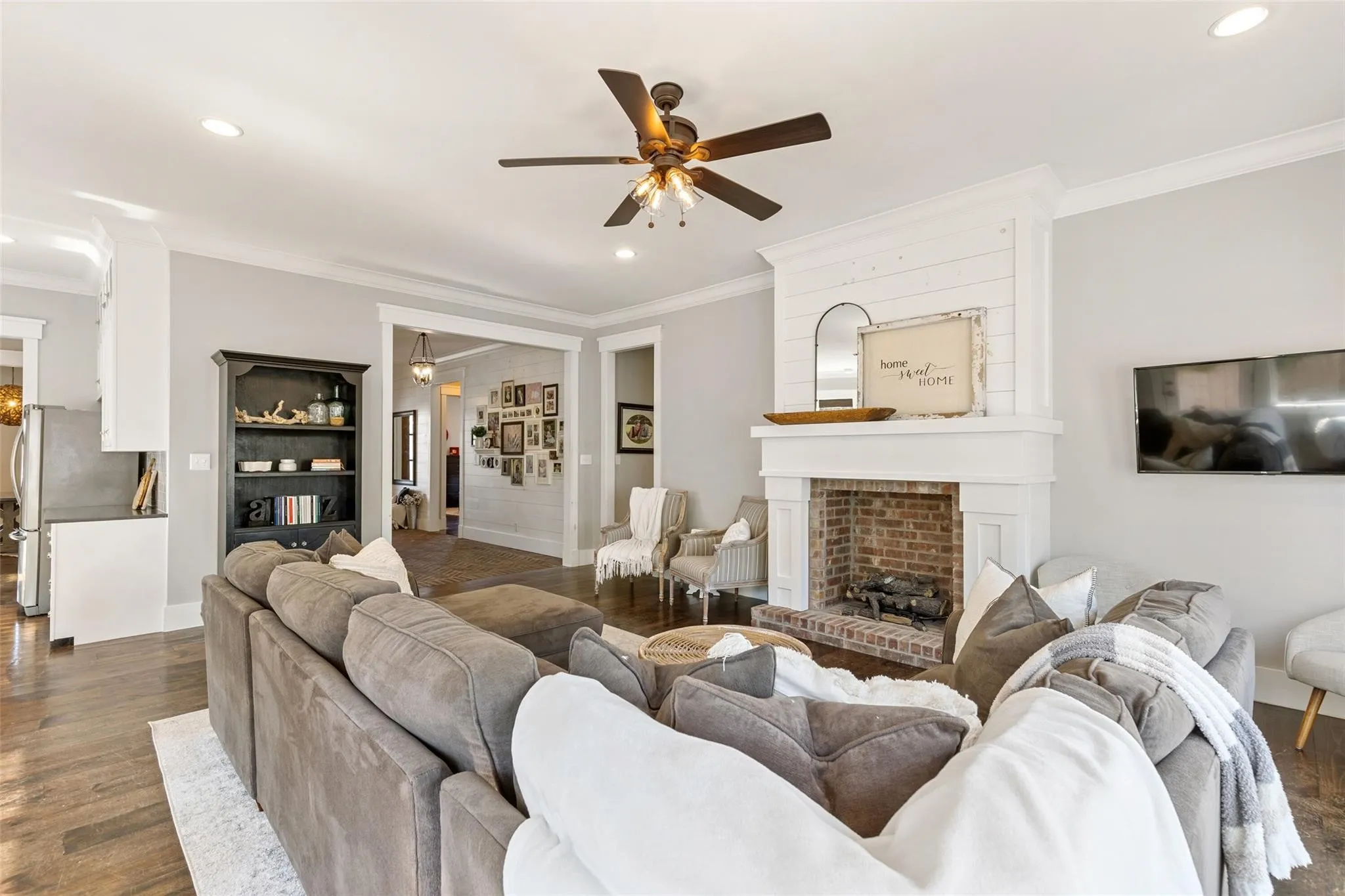 Single Family Residence For Sale in Dallas County , 1109 E Oakdale Road, Irving, Texas 75060, 4 Bedroom, 3 Bathroom, 2 Garage spaces, 3,396 Sqft, built in 2015, mls#21191236, Real Estate Agent in Irving, Homes For Sale in Dallas county, Homes For Sale in Irving, Realtor in Irving Texas, Real Estate Brokerage Independent Realty Texas, Luminita Cordes Realtor