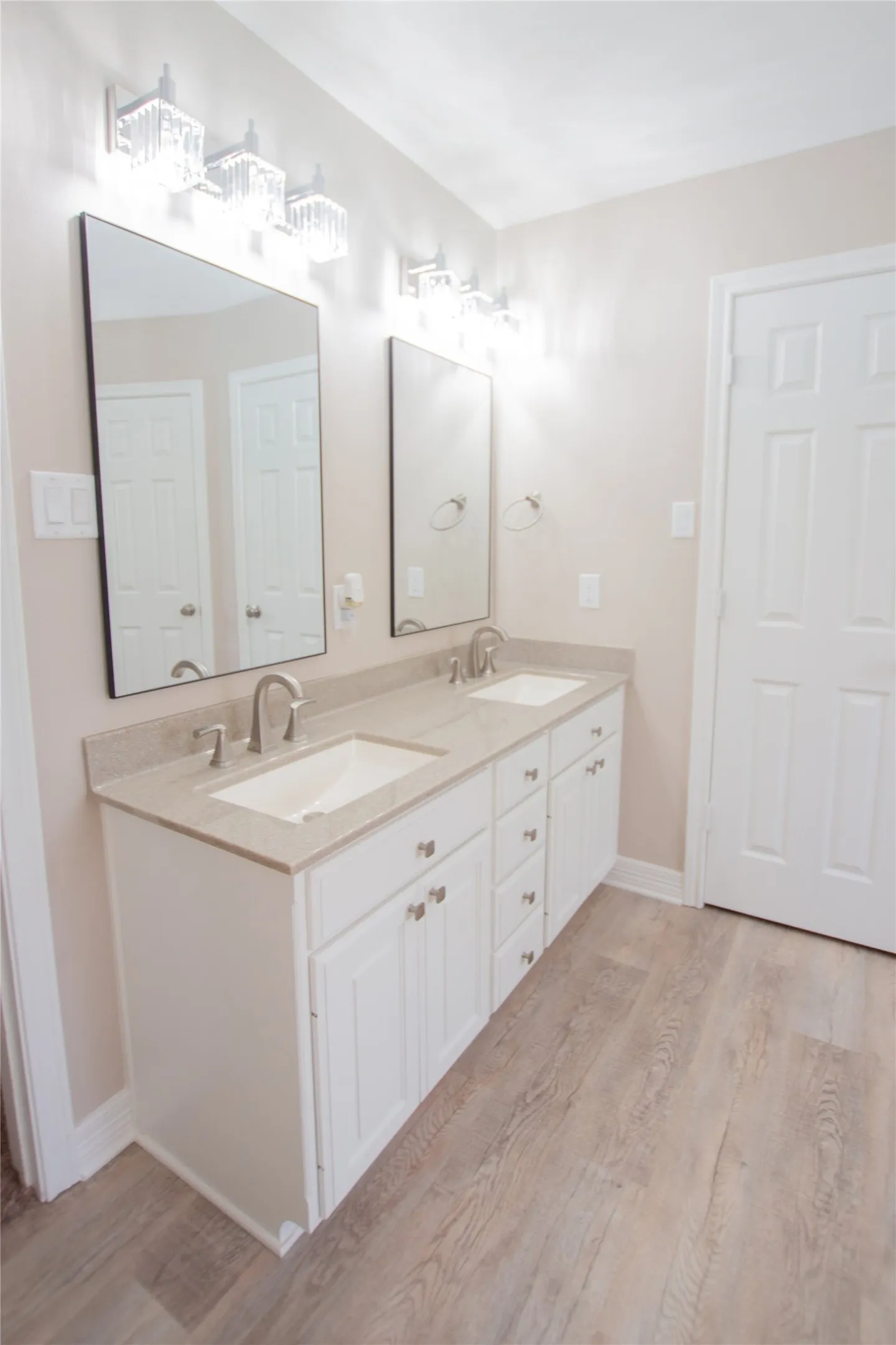 Single Family Residence For Sale in Smith County , 3617 Flagstone Drive, Tyler, Texas 75707, 3 Bedroom, 3 Bathroom, 2 Garage spaces, 3,244 Sqft, built in 1997, mls#21194626, Real Estate Agent in Tyler, Homes For Sale in Smith county, Homes For Sale in Tyler, Realtor in Tyler Texas, Real Estate Brokerage Independent Realty Texas, Luminita Cordes Realtor