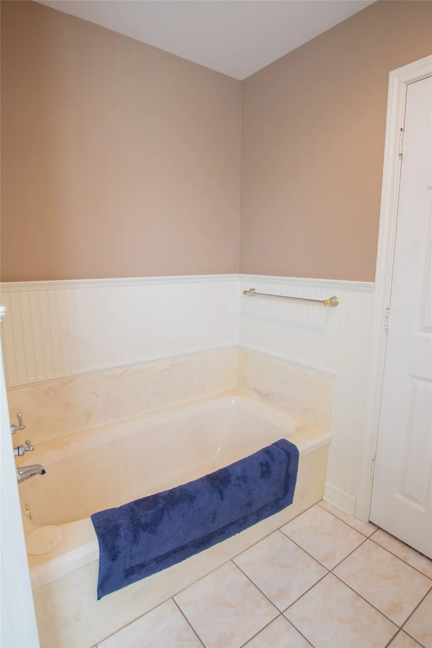 Single Family Residence For Sale in Smith County , 3617 Flagstone Drive, Tyler, Texas 75707, 3 Bedroom, 3 Bathroom, 2 Garage spaces, 3,244 Sqft, built in 1997, mls#21194626, Real Estate Agent in Tyler, Homes For Sale in Smith county, Homes For Sale in Tyler, Realtor in Tyler Texas, Real Estate Brokerage Independent Realty Texas, Luminita Cordes Realtor