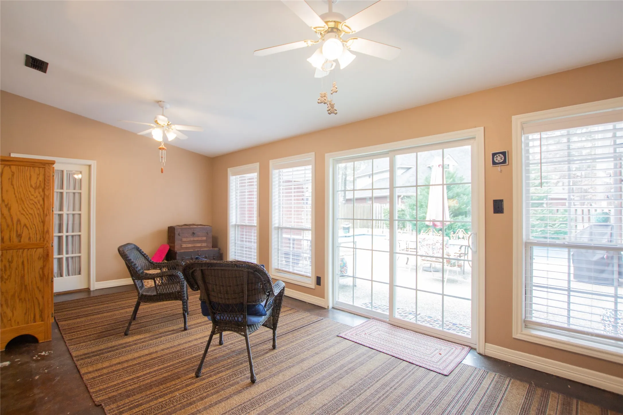 Single Family Residence For Sale in Smith County , 3617 Flagstone Drive, Tyler, Texas 75707, 3 Bedroom, 3 Bathroom, 2 Garage spaces, 3,244 Sqft, built in 1997, mls#21194626, Real Estate Agent in Tyler, Homes For Sale in Smith county, Homes For Sale in Tyler, Realtor in Tyler Texas, Real Estate Brokerage Independent Realty Texas, Luminita Cordes Realtor