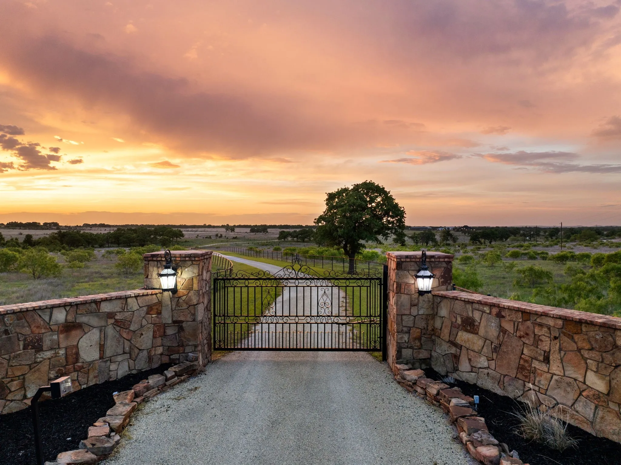 Farm For Sale in Jack County , 2454 W SH 380, Jacksboro, Texas 76458, 5 Bedroom, 5 Bathroom, 2 Garage spaces, 4,818 Sqft, built in 2001, Preowned, mls#21198212, Real Estate Agent in Jacksboro, Homes For Sale in Jack county, Homes For Sale in Jacksboro, Realtor in Jacksboro Texas, Real Estate Brokerage Independent Realty Texas, Luminita Cordes Realtor