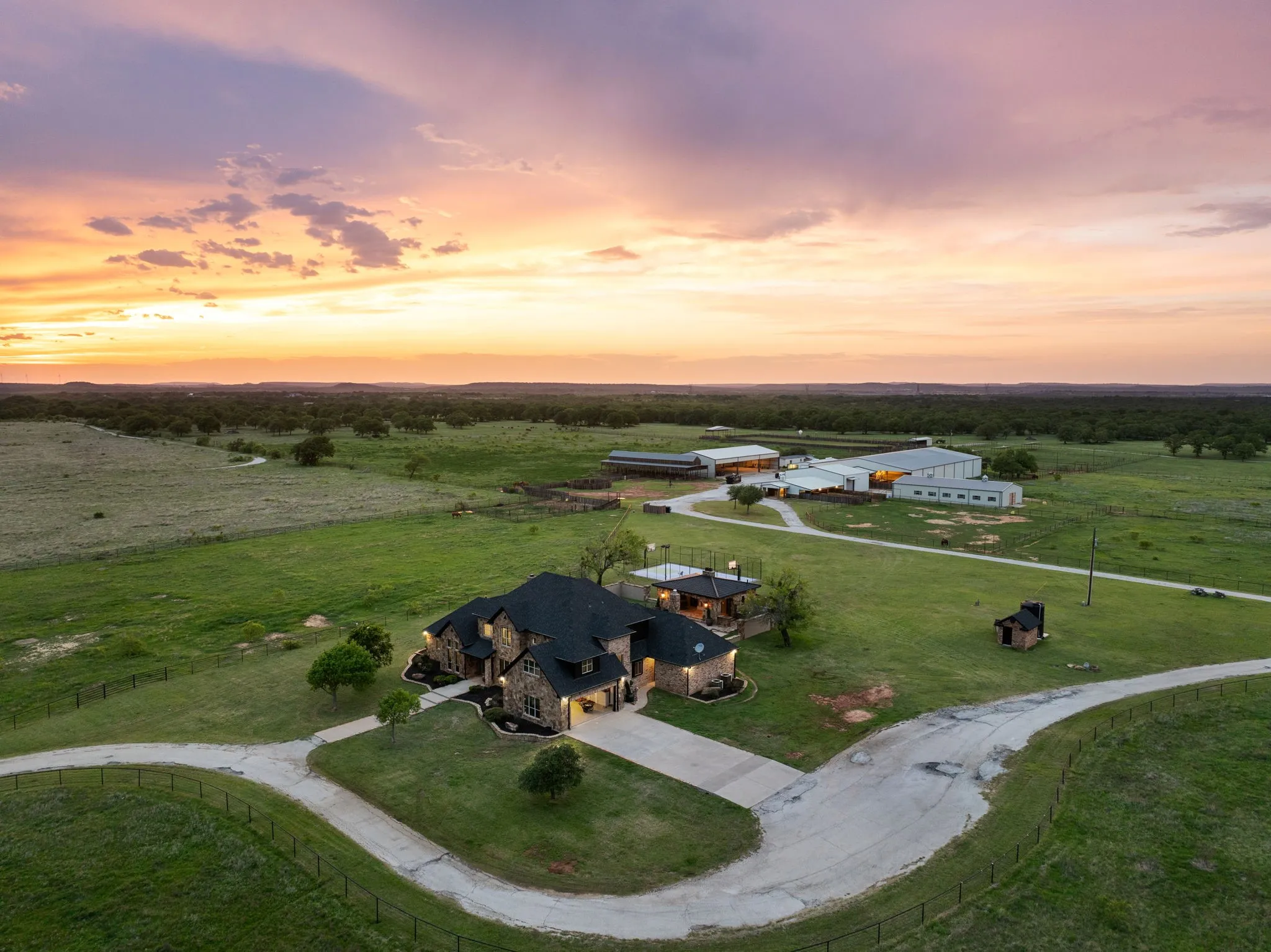 Farm For Sale in Jack County , 2454 W SH 380, Jacksboro, Texas 76458, 5 Bedroom, 5 Bathroom, 2 Garage spaces, 4,818 Sqft, built in 2001, Preowned, mls#21198212, Real Estate Agent in Jacksboro, Homes For Sale in Jack county, Homes For Sale in Jacksboro, Realtor in Jacksboro Texas, Real Estate Brokerage Independent Realty Texas, Luminita Cordes Realtor