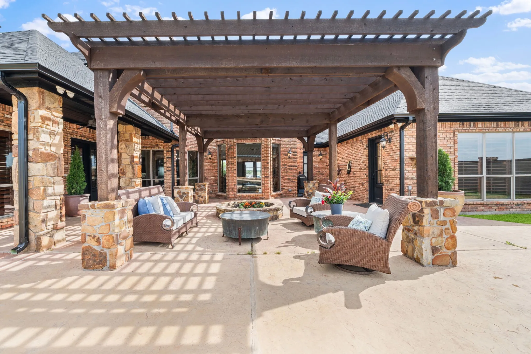 Farm For Sale in Jack County , 2454 W SH 380, Jacksboro, Texas 76458, 5 Bedroom, 5 Bathroom, 2 Garage spaces, 4,818 Sqft, built in 2001, Preowned, mls#21198212, Real Estate Agent in Jacksboro, Homes For Sale in Jack county, Homes For Sale in Jacksboro, Realtor in Jacksboro Texas, Real Estate Brokerage Independent Realty Texas, Luminita Cordes Realtor
