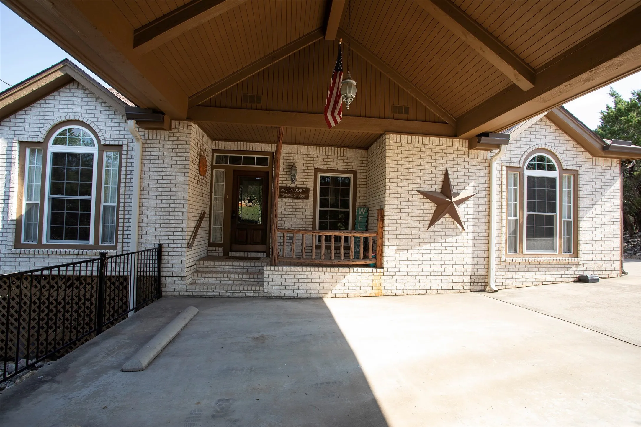 Single Family Residence For Sale in Palo Pinto County , 880 Cliffs Drive, Possum Kingdom Lake, Texas 76449, 3 Bedrooms, 2 Bathrooms, Garage spaces, 1,729 Sqft, built in 1998, Preowned, Price $518,500, mls#21195294, Real Estate Agent in Possum Kingdom Lake, Homes For Sale in Palo Pinto county, Homes For Sale in Possum Kingdom Lake, Realtor in Possum Kingdom Lake Texas, Real Estate Brokerage Independent Realty Texas, Luminita Cordes Realtor