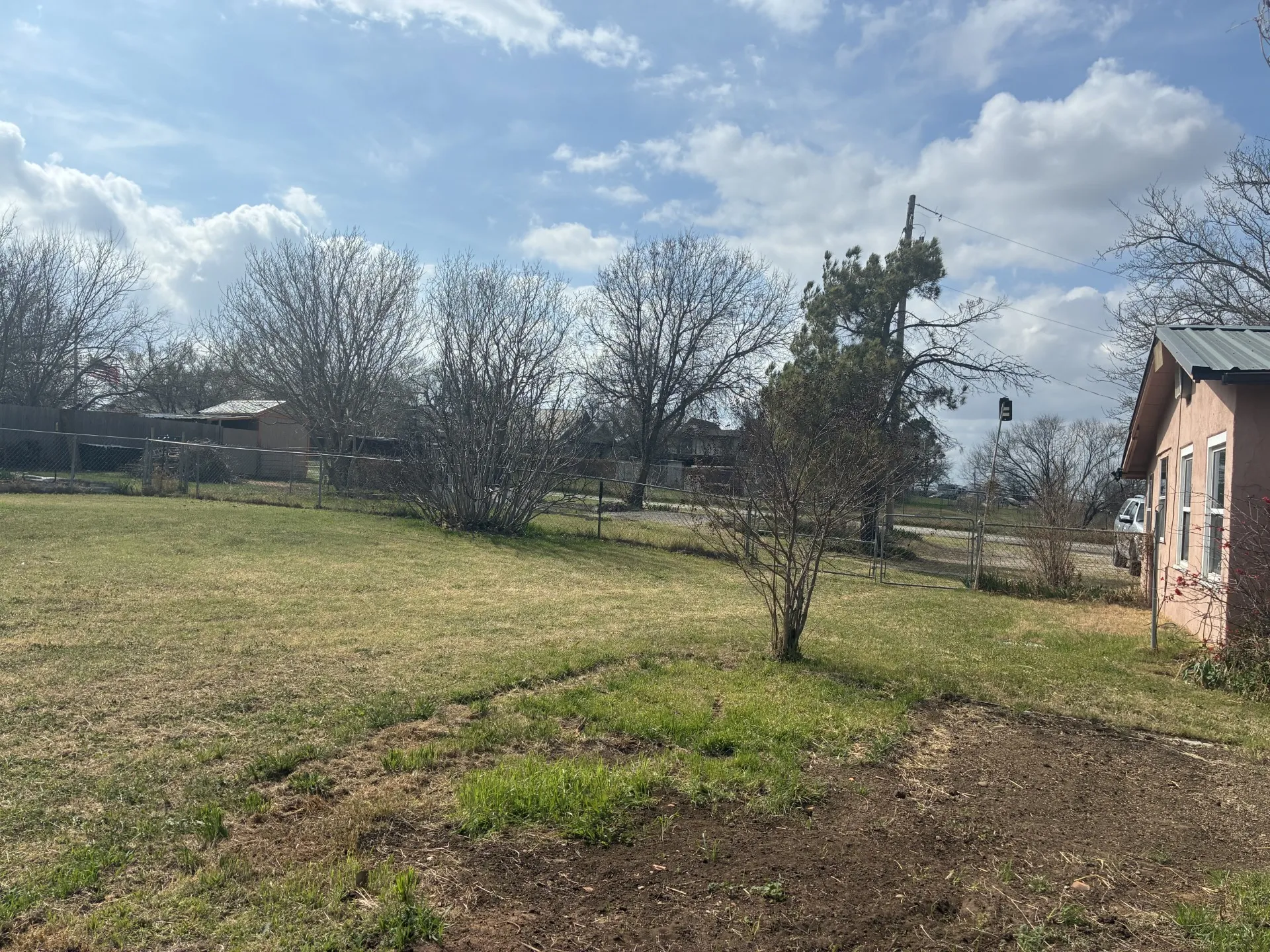 Single Family Residence For Sale in Young County , 111 Lamar Street, Graham, Texas 76450, 2 Bedroom, 1 Bathroom, Garage spaces, 1,123 Sqft, built in 1965, mls#21124298, Real Estate Agent in Graham, Homes For Sale in Young county, Homes For Sale in Graham, Realtor in Graham Texas, Real Estate Brokerage Independent Realty Texas, Luminita Cordes Realtor