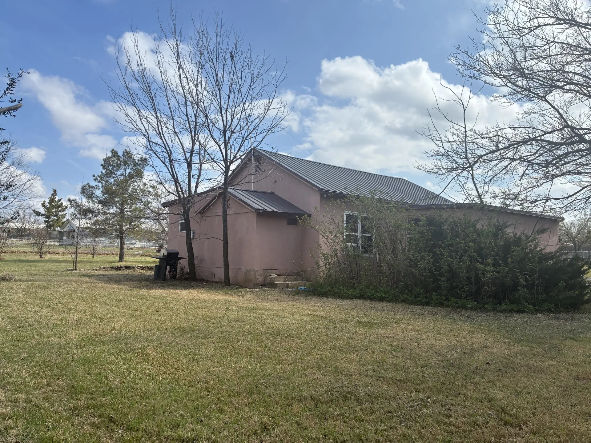 Single Family Residence For Sale in Young County , 111 Lamar Street, Graham, Texas 76450, 2 Bedroom, 1 Bathroom, Garage spaces, 1,123 Sqft, built in 1965, mls#21124298, Real Estate Agent in Graham, Homes For Sale in Young county, Homes For Sale in Graham, Realtor in Graham Texas, Real Estate Brokerage Independent Realty Texas, Luminita Cordes Realtor