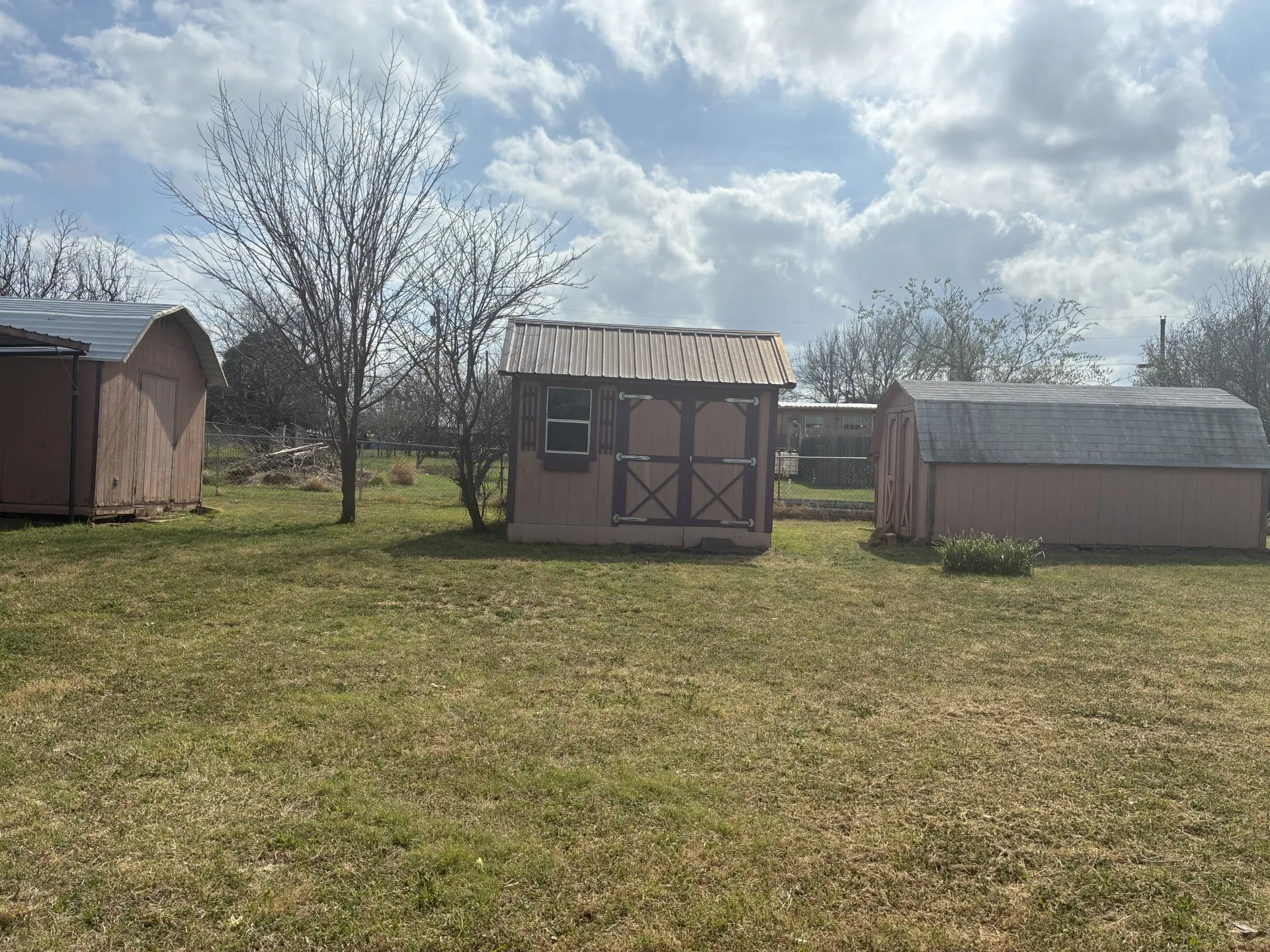 Single Family Residence For Sale in Young County , 111 Lamar Street, Graham, Texas 76450, 2 Bedroom, 1 Bathroom, Garage spaces, 1,123 Sqft, built in 1965, mls#21124298, Real Estate Agent in Graham, Homes For Sale in Young county, Homes For Sale in Graham, Realtor in Graham Texas, Real Estate Brokerage Independent Realty Texas, Luminita Cordes Realtor