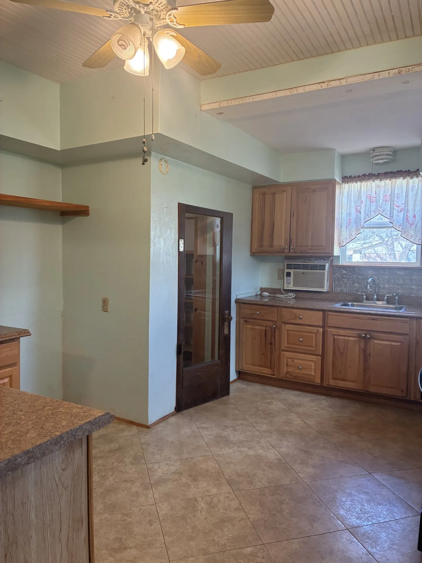 Single Family Residence For Sale in Young County , 111 Lamar Street, Graham, Texas 76450, 2 Bedroom, 1 Bathroom, Garage spaces, 1,123 Sqft, built in 1965, mls#21124298, Real Estate Agent in Graham, Homes For Sale in Young county, Homes For Sale in Graham, Realtor in Graham Texas, Real Estate Brokerage Independent Realty Texas, Luminita Cordes Realtor