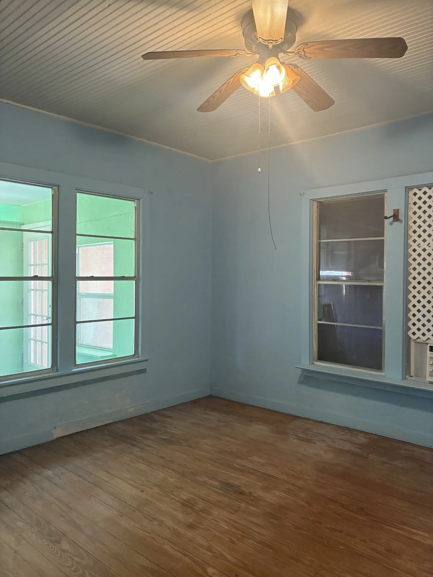 Single Family Residence For Sale in Young County , 111 Lamar Street, Graham, Texas 76450, 2 Bedroom, 1 Bathroom, Garage spaces, 1,123 Sqft, built in 1965, mls#21124298, Real Estate Agent in Graham, Homes For Sale in Young county, Homes For Sale in Graham, Realtor in Graham Texas, Real Estate Brokerage Independent Realty Texas, Luminita Cordes Realtor