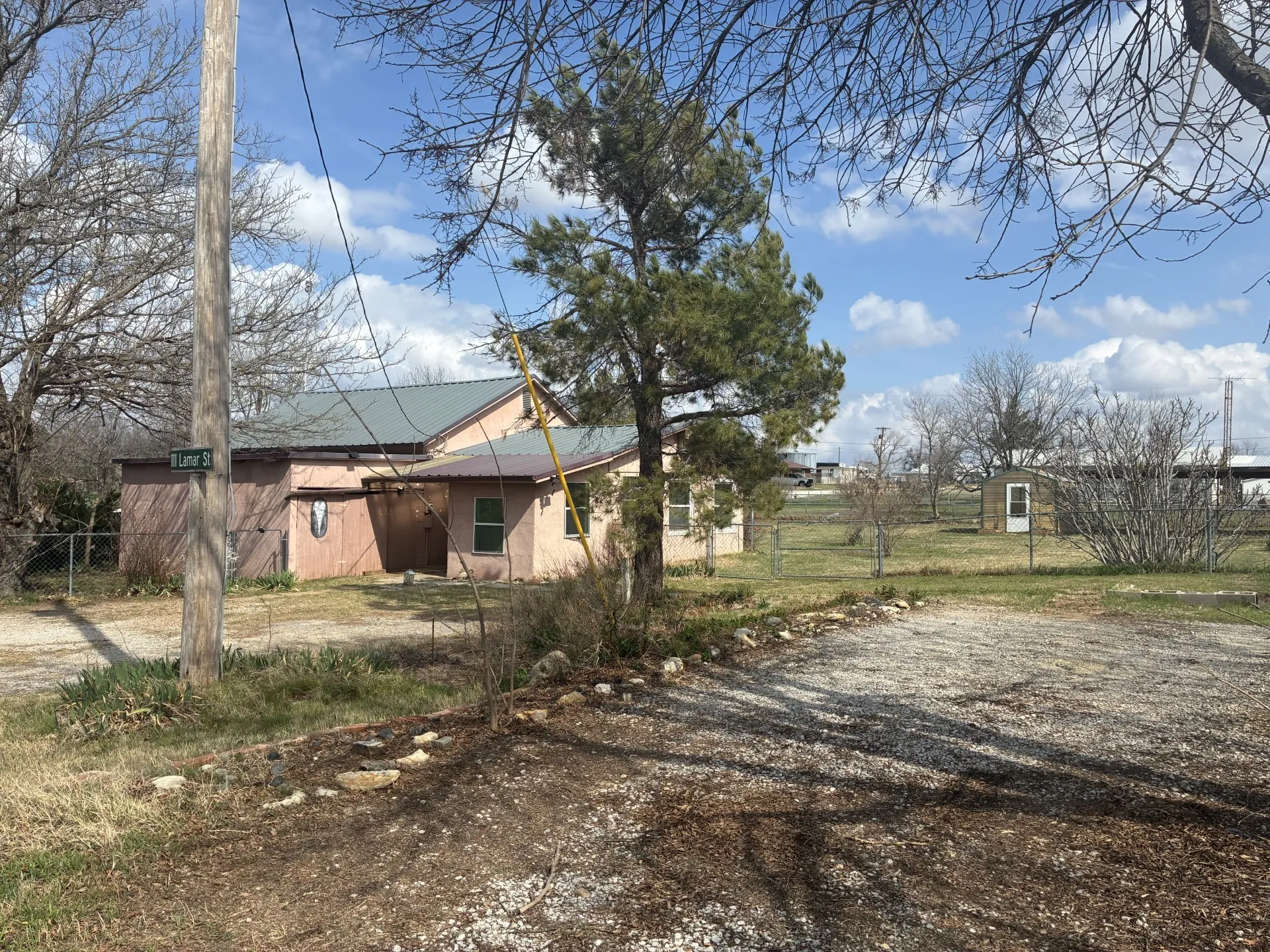 Single Family Residence For Sale in Young County , 111 Lamar Street, Graham, Texas 76450, 2 Bedroom, 1 Bathroom, Garage spaces, 1,123 Sqft, built in 1965, mls#21124298, Real Estate Agent in Graham, Homes For Sale in Young county, Homes For Sale in Graham, Realtor in Graham Texas, Real Estate Brokerage Independent Realty Texas, Luminita Cordes Realtor