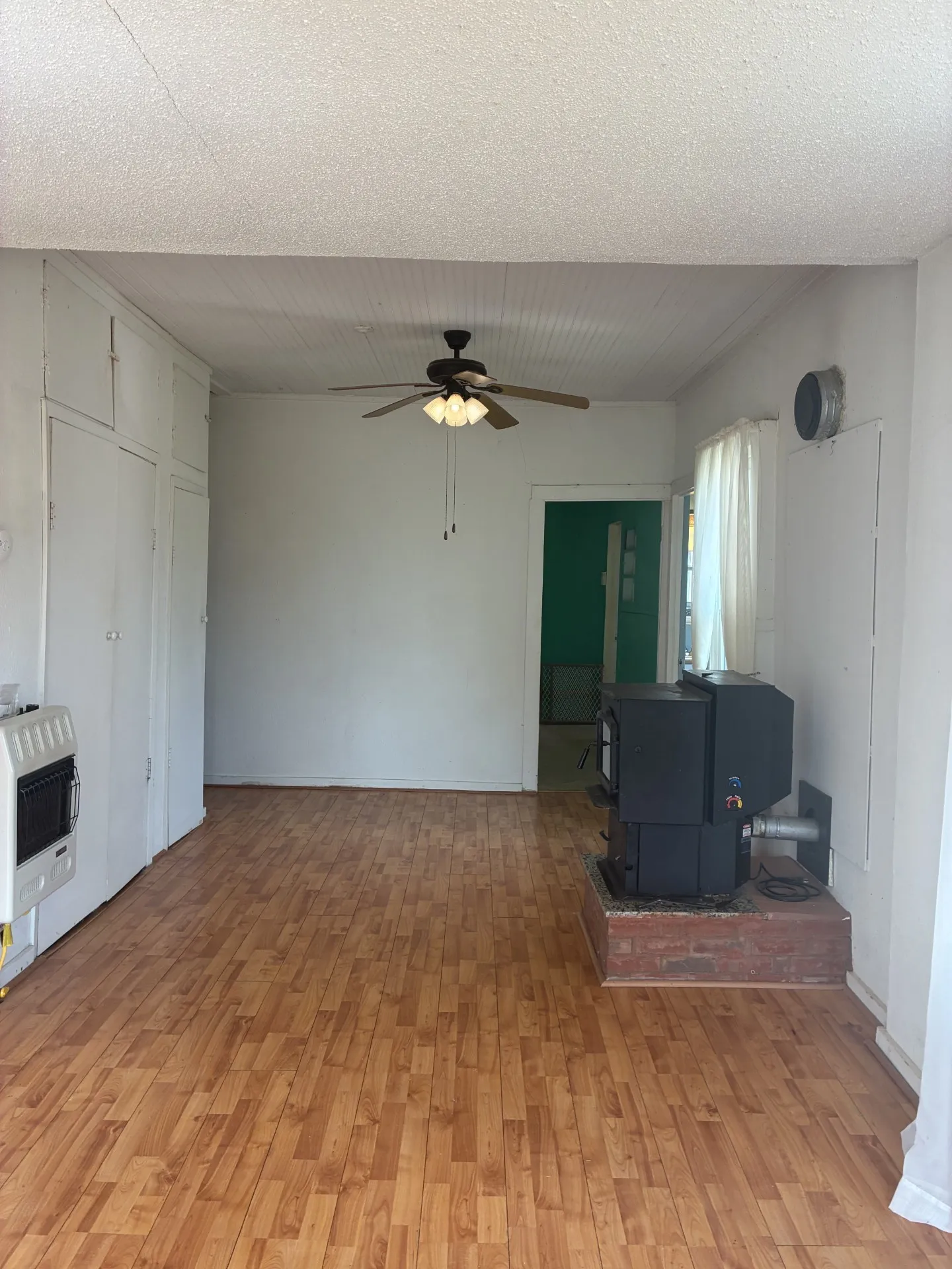 Single Family Residence For Sale in Young County , 111 Lamar Street, Graham, Texas 76450, 2 Bedroom, 1 Bathroom, Garage spaces, 1,123 Sqft, built in 1965, mls#21124298, Real Estate Agent in Graham, Homes For Sale in Young county, Homes For Sale in Graham, Realtor in Graham Texas, Real Estate Brokerage Independent Realty Texas, Luminita Cordes Realtor