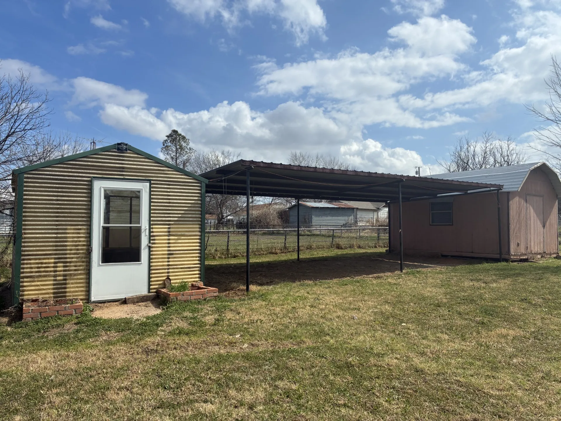 Single Family Residence For Sale in Young County , 111 Lamar Street, Graham, Texas 76450, 2 Bedroom, 1 Bathroom, Garage spaces, 1,123 Sqft, built in 1965, mls#21124298, Real Estate Agent in Graham, Homes For Sale in Young county, Homes For Sale in Graham, Realtor in Graham Texas, Real Estate Brokerage Independent Realty Texas, Luminita Cordes Realtor