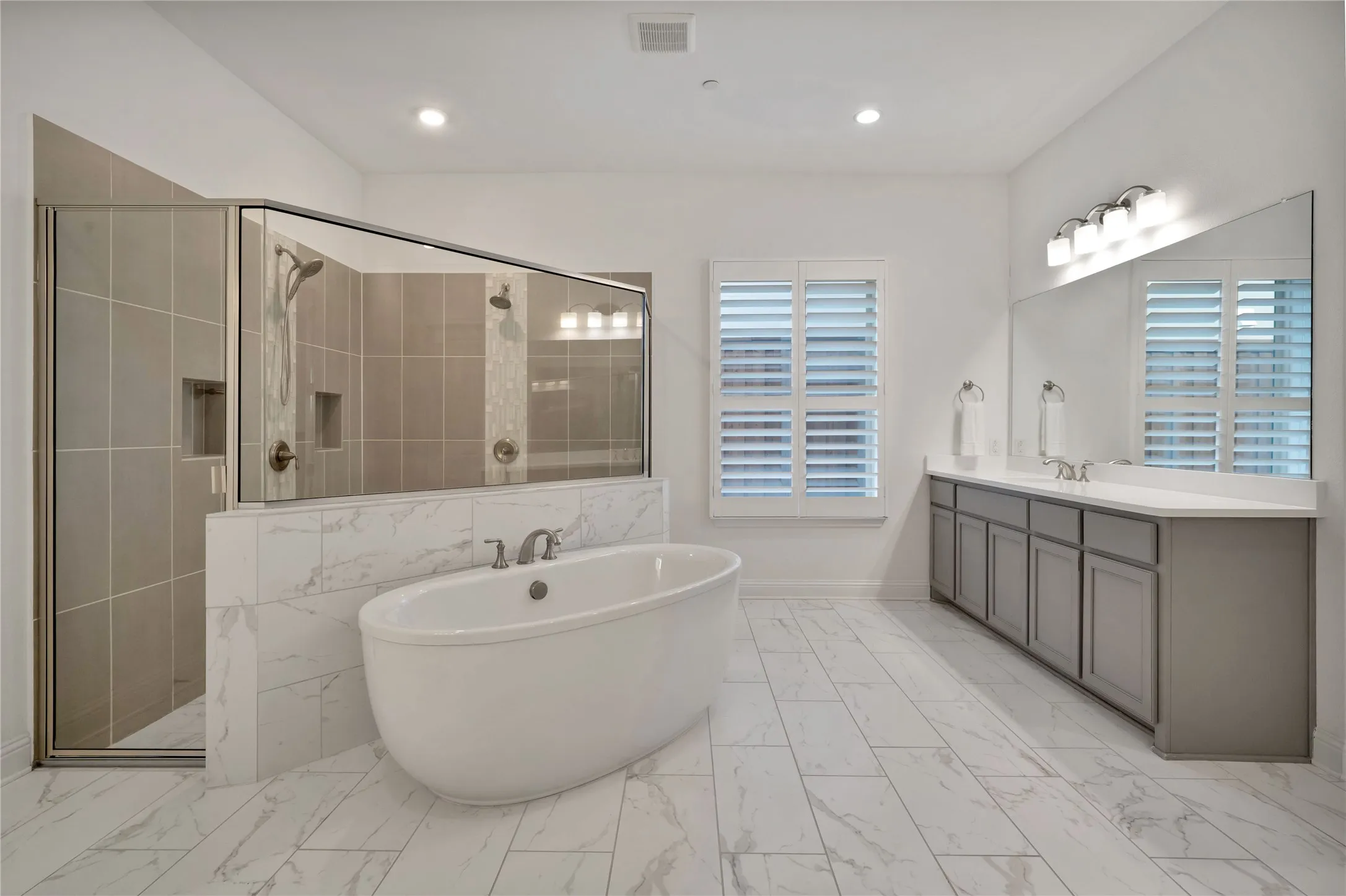 Single Family Residence For Sale in Collin County , 13452 Spokane Way, Frisco, Texas 75035, 5 Bedroom, 6 Bathroom, 4 Garage spaces, 5,471 Sqft, built in 2019, Preowned, mls#21187616, Real Estate Agent in Frisco, Homes For Sale in Collin county, Homes For Sale in Frisco, Realtor in Frisco Texas, Real Estate Brokerage Independent Realty Texas, Luminita Cordes Realtor