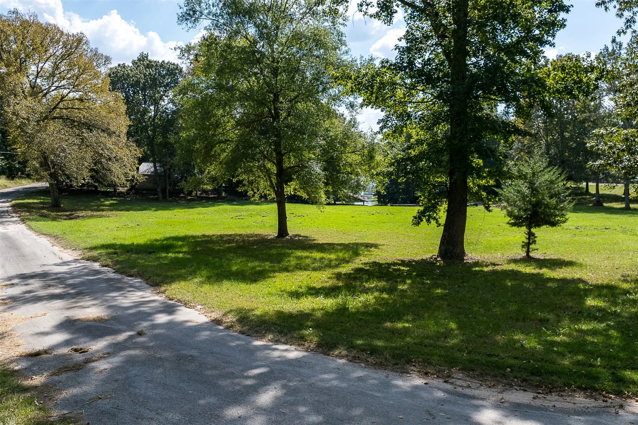 Improved Land For Sale in Henderson County , 2524 Tanglewood Drive, Athens, Texas 75752, 0, 0, Garage spaces, 0 Sqft, built in 0, Price $199,000, mls#21157946, Real Estate Agent in Athens, Homes For Sale in Henderson county, Homes For Sale in Athens, Realtor in Athens Texas, Real Estate Brokerage Independent Realty Texas, Luminita Cordes Realtor