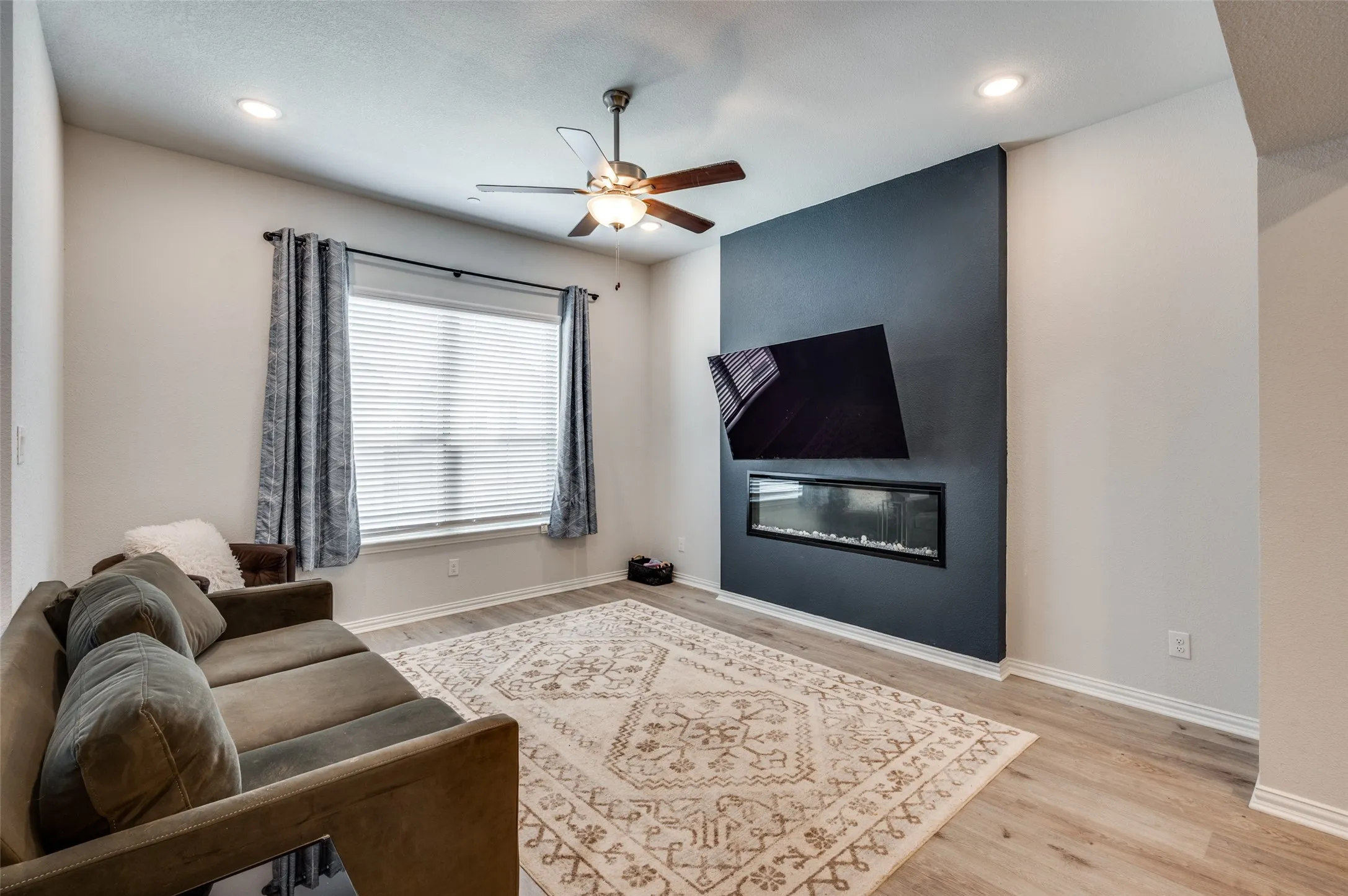 Townhouse For Sale in Denton County , 314 Colusa Drive, Lewisville, Texas 75056, 3 Bedroom, 3 Bathroom, 2 Garage spaces, 2,659 Sqft, built in 2022, mls#21200334, Real Estate Agent in Lewisville, Homes For Sale in Denton county, Homes For Sale in Lewisville, Realtor in Lewisville Texas, Real Estate Brokerage Independent Realty Texas, Luminita Cordes Realtor