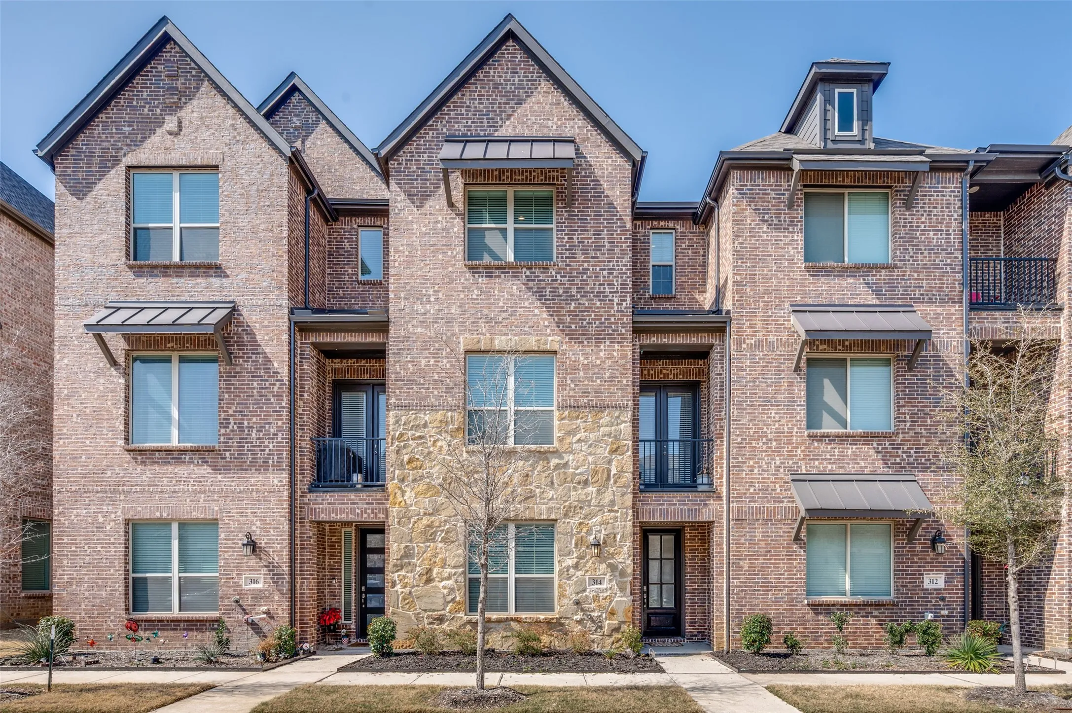 Townhouse For Sale in Denton County , 314 Colusa Drive, Lewisville, Texas 75056, 3 Bedroom, 3 Bathroom, 2 Garage spaces, 2,659 Sqft, built in 2022, mls#21200334, Real Estate Agent in Lewisville, Homes For Sale in Denton county, Homes For Sale in Lewisville, Realtor in Lewisville Texas, Real Estate Brokerage Independent Realty Texas, Luminita Cordes Realtor