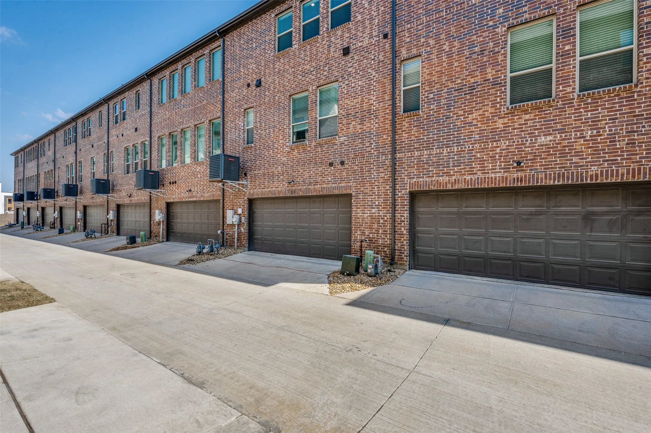 Townhouse For Sale in Denton County , 314 Colusa Drive, Lewisville, Texas 75056, 3 Bedroom, 3 Bathroom, 2 Garage spaces, 2,659 Sqft, built in 2022, mls#21200334, Real Estate Agent in Lewisville, Homes For Sale in Denton county, Homes For Sale in Lewisville, Realtor in Lewisville Texas, Real Estate Brokerage Independent Realty Texas, Luminita Cordes Realtor