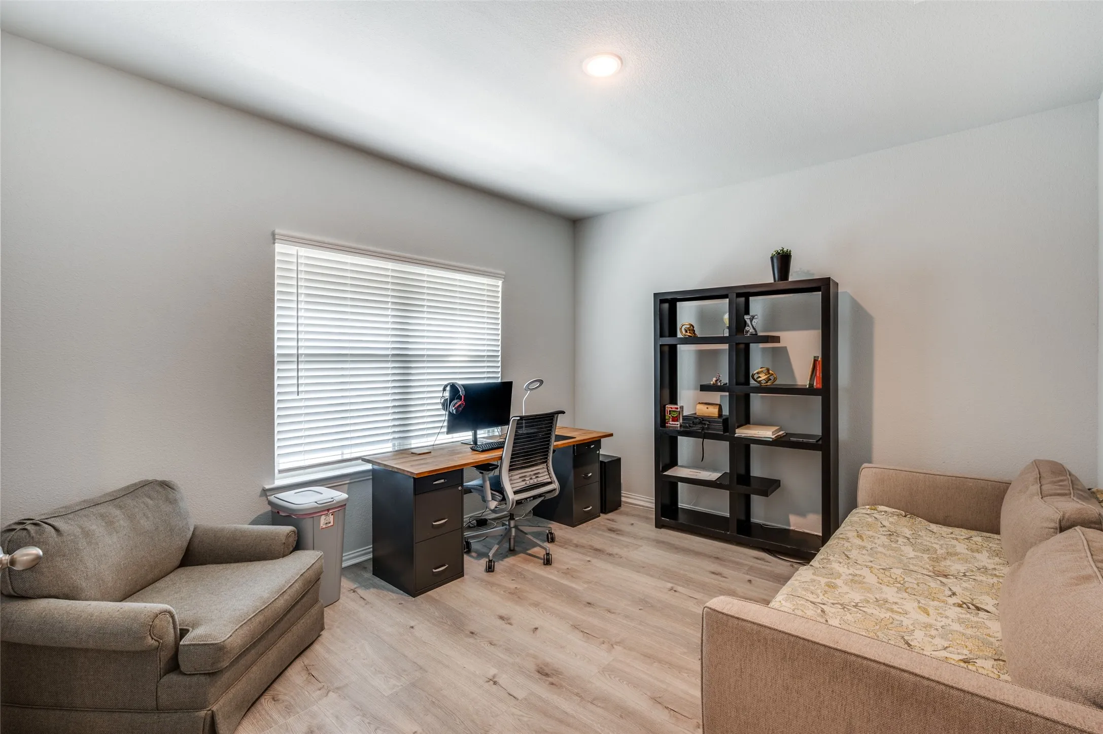 Townhouse For Sale in Denton County , 314 Colusa Drive, Lewisville, Texas 75056, 3 Bedroom, 3 Bathroom, 2 Garage spaces, 2,659 Sqft, built in 2022, mls#21200334, Real Estate Agent in Lewisville, Homes For Sale in Denton county, Homes For Sale in Lewisville, Realtor in Lewisville Texas, Real Estate Brokerage Independent Realty Texas, Luminita Cordes Realtor
