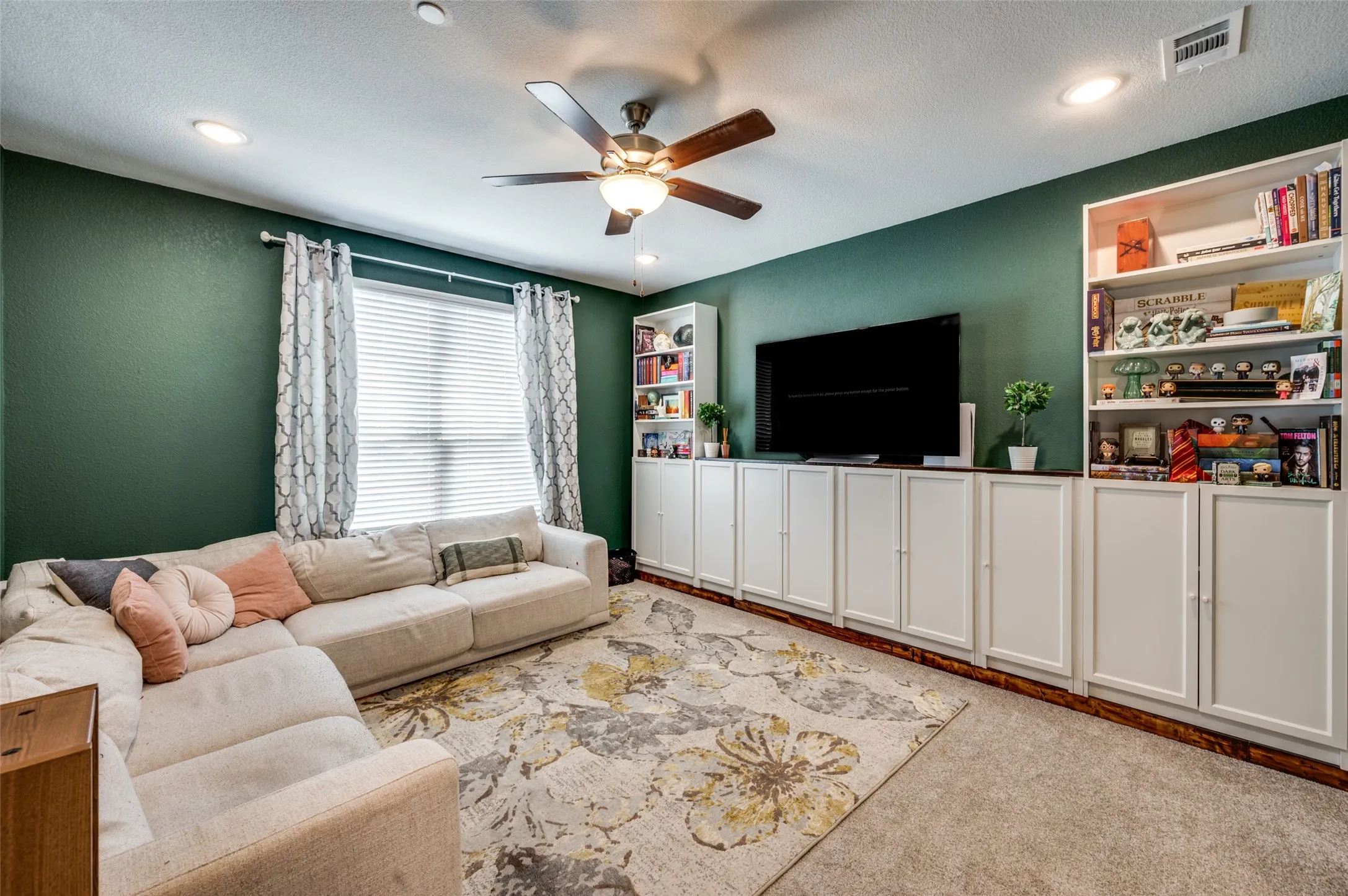 Townhouse For Sale in Denton County , 314 Colusa Drive, Lewisville, Texas 75056, 3 Bedroom, 3 Bathroom, 2 Garage spaces, 2,659 Sqft, built in 2022, mls#21200334, Real Estate Agent in Lewisville, Homes For Sale in Denton county, Homes For Sale in Lewisville, Realtor in Lewisville Texas, Real Estate Brokerage Independent Realty Texas, Luminita Cordes Realtor