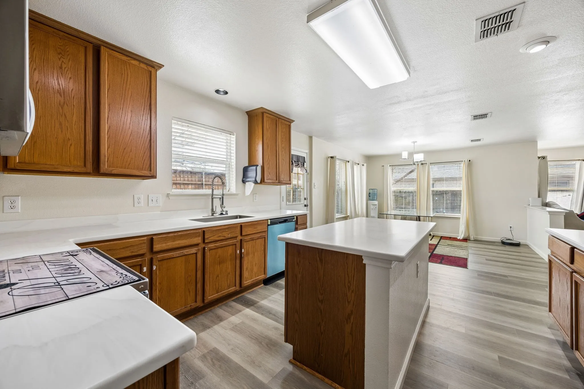 Single Family Residence For Sale in Dallas County , 4706 Creekview Lane, Balch Springs, Texas 75180, 3 Bedroom, 3 Bathroom, 2 Garage spaces, 2,362 Sqft, built in 2006, mls#21200317, Real Estate Agent in Balch Springs, Homes For Sale in Dallas county, Homes For Sale in Balch Springs, Realtor in Balch Springs Texas, Real Estate Brokerage Independent Realty Texas, Luminita Cordes Realtor