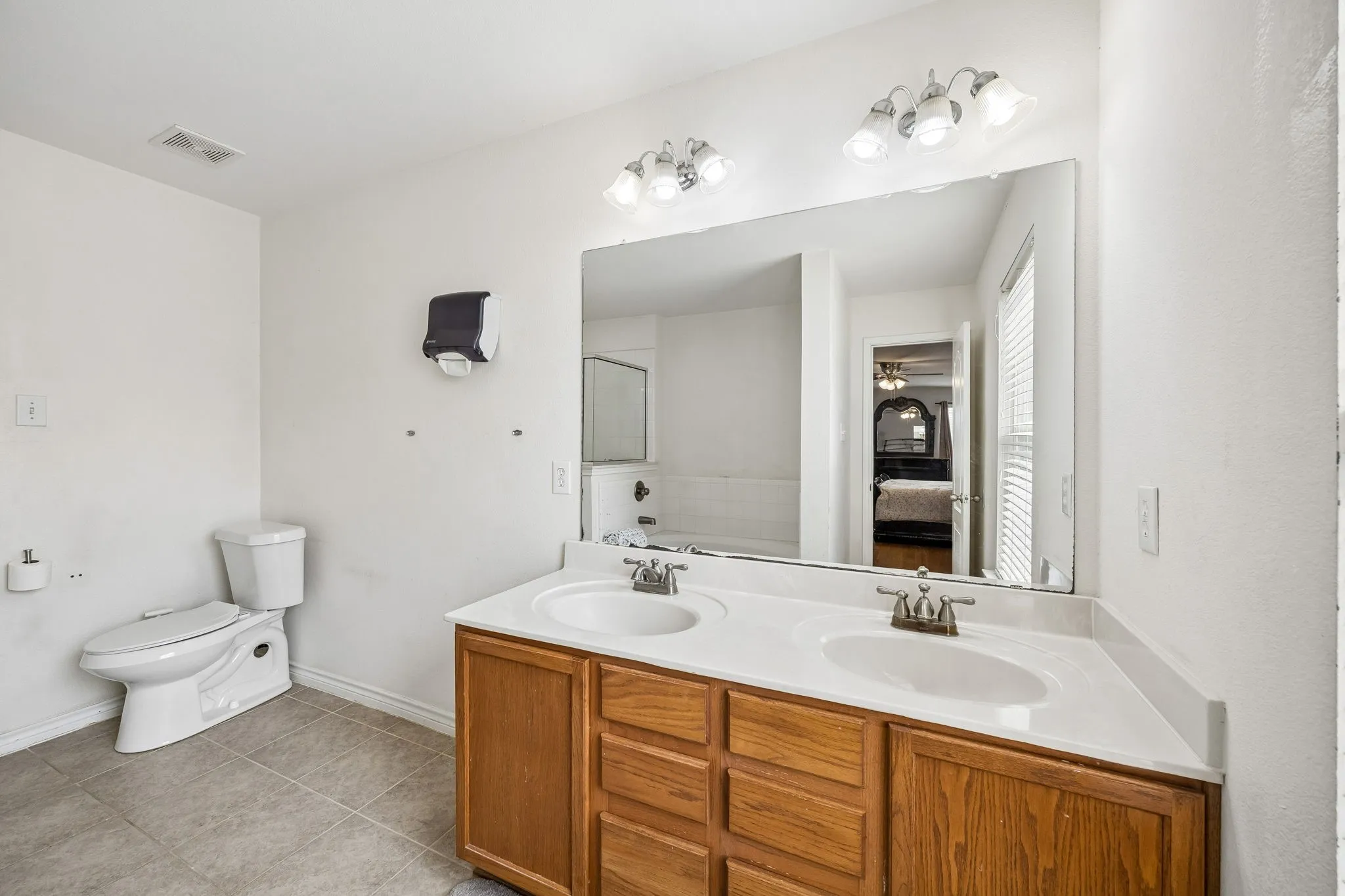 Single Family Residence For Sale in Dallas County , 4706 Creekview Lane, Balch Springs, Texas 75180, 3 Bedroom, 3 Bathroom, 2 Garage spaces, 2,362 Sqft, built in 2006, mls#21200317, Real Estate Agent in Balch Springs, Homes For Sale in Dallas county, Homes For Sale in Balch Springs, Realtor in Balch Springs Texas, Real Estate Brokerage Independent Realty Texas, Luminita Cordes Realtor